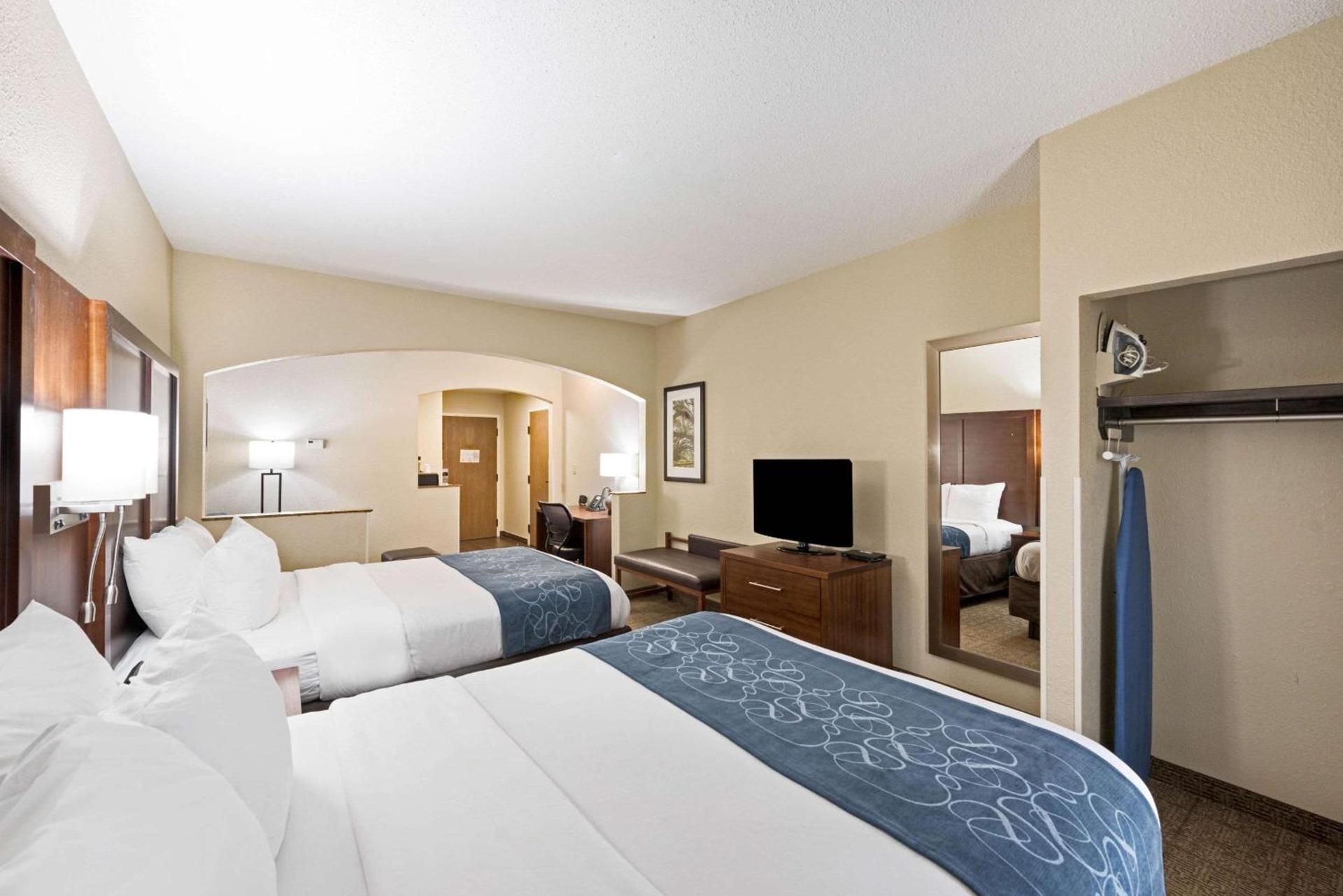 Comfort Suites Monroe photo 46