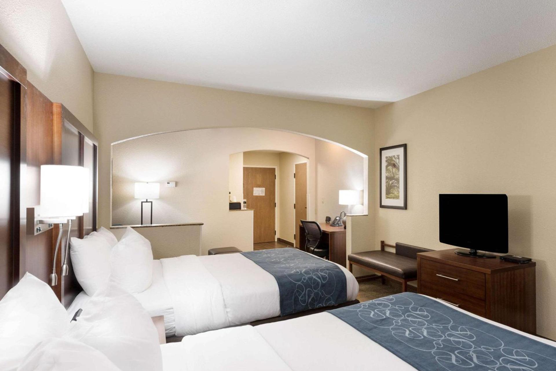Comfort Suites Monroe photo 47