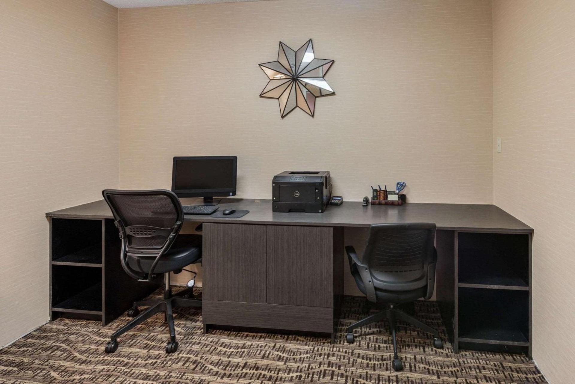 Comfort Suites Monroe photo 53