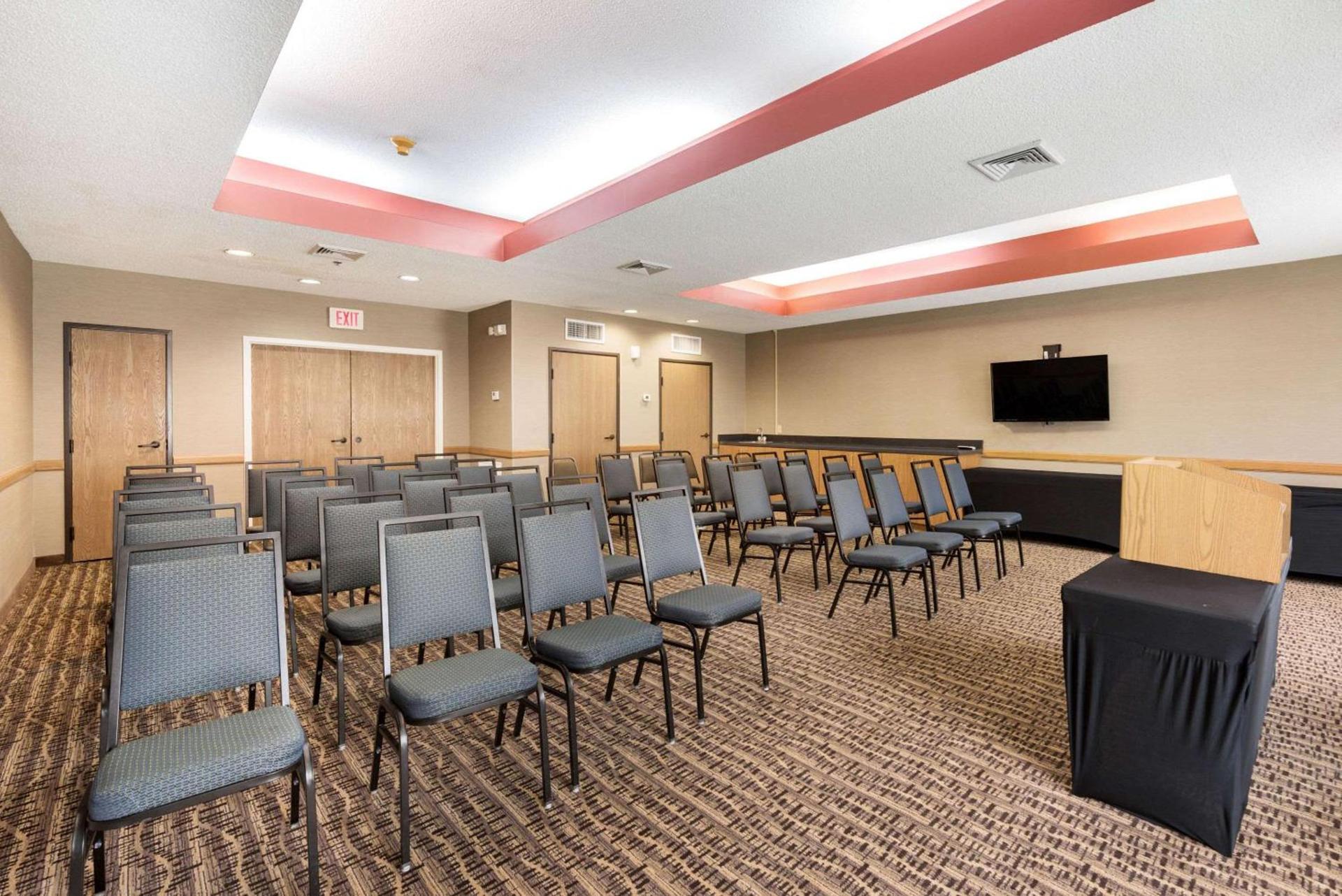 Comfort Suites Monroe photo 55