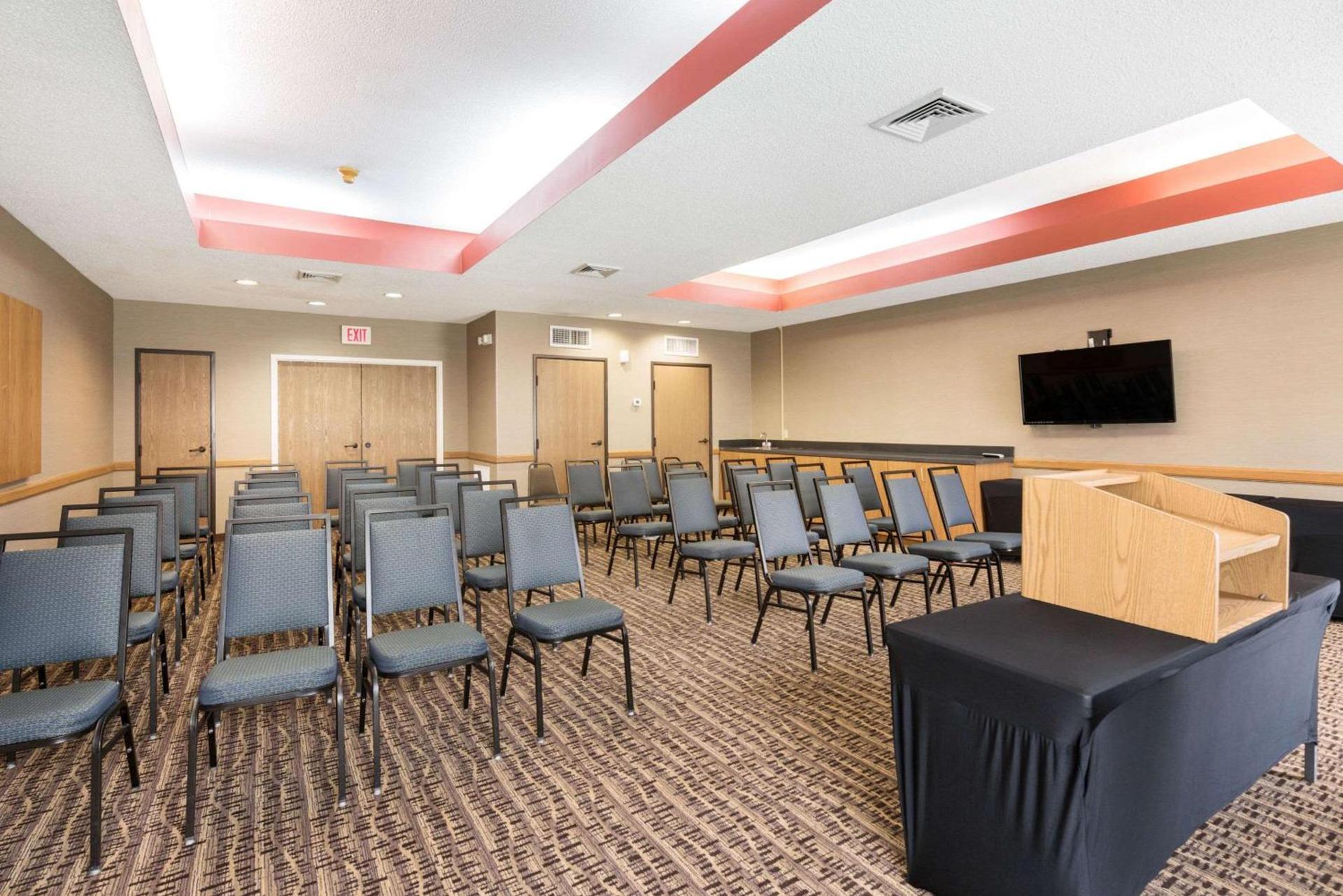 Comfort Suites Monroe photo 56