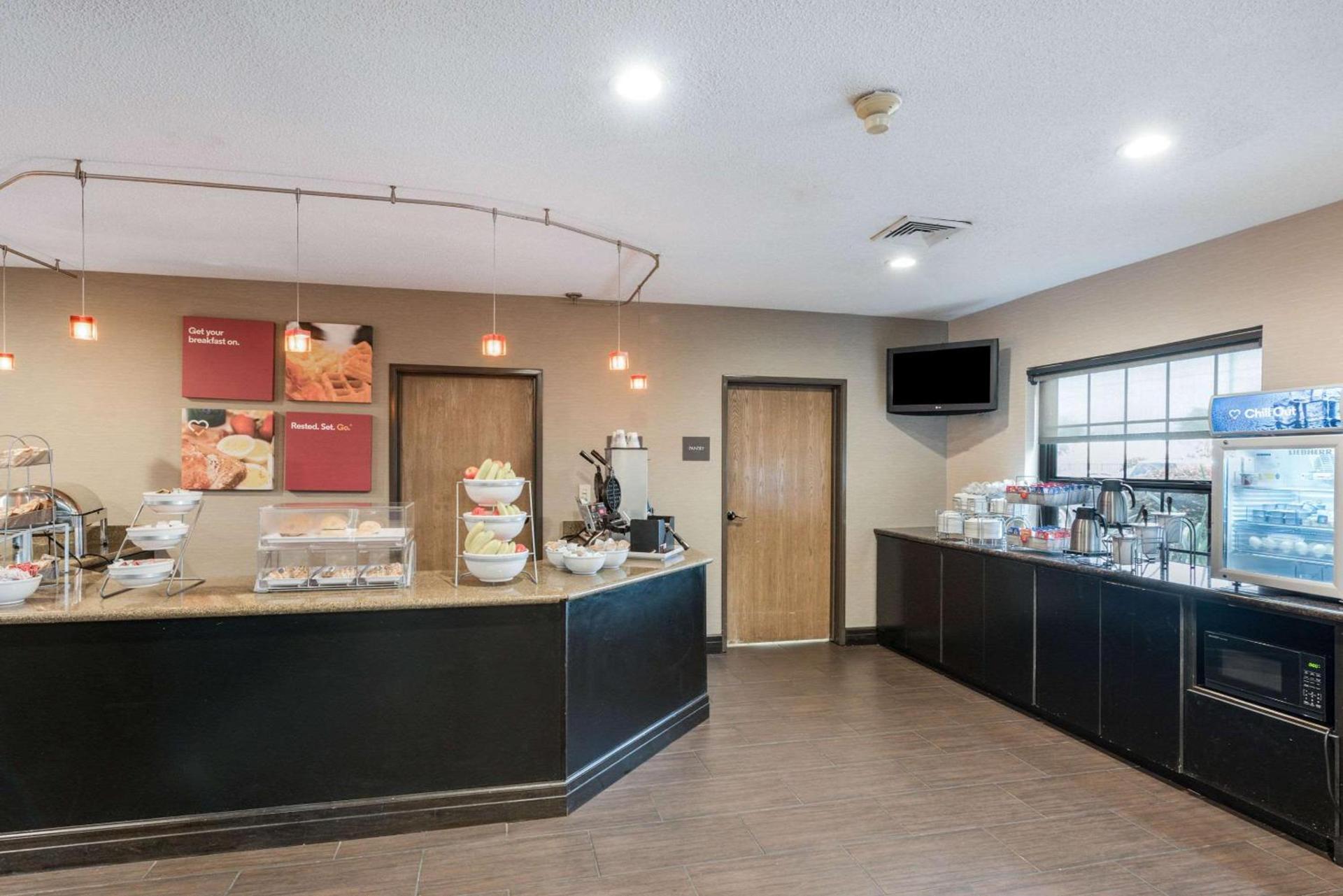 Comfort Suites Monroe photo 57