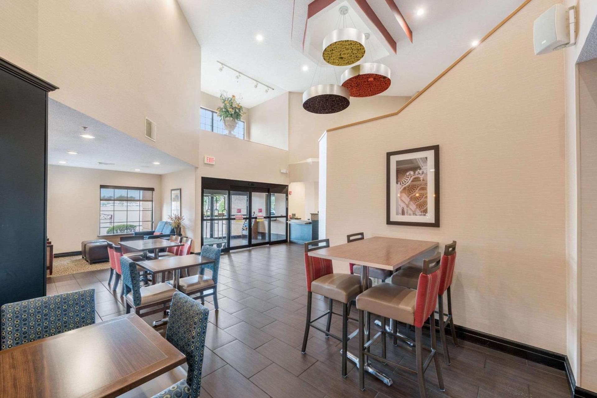 Comfort Suites Monroe photo 63