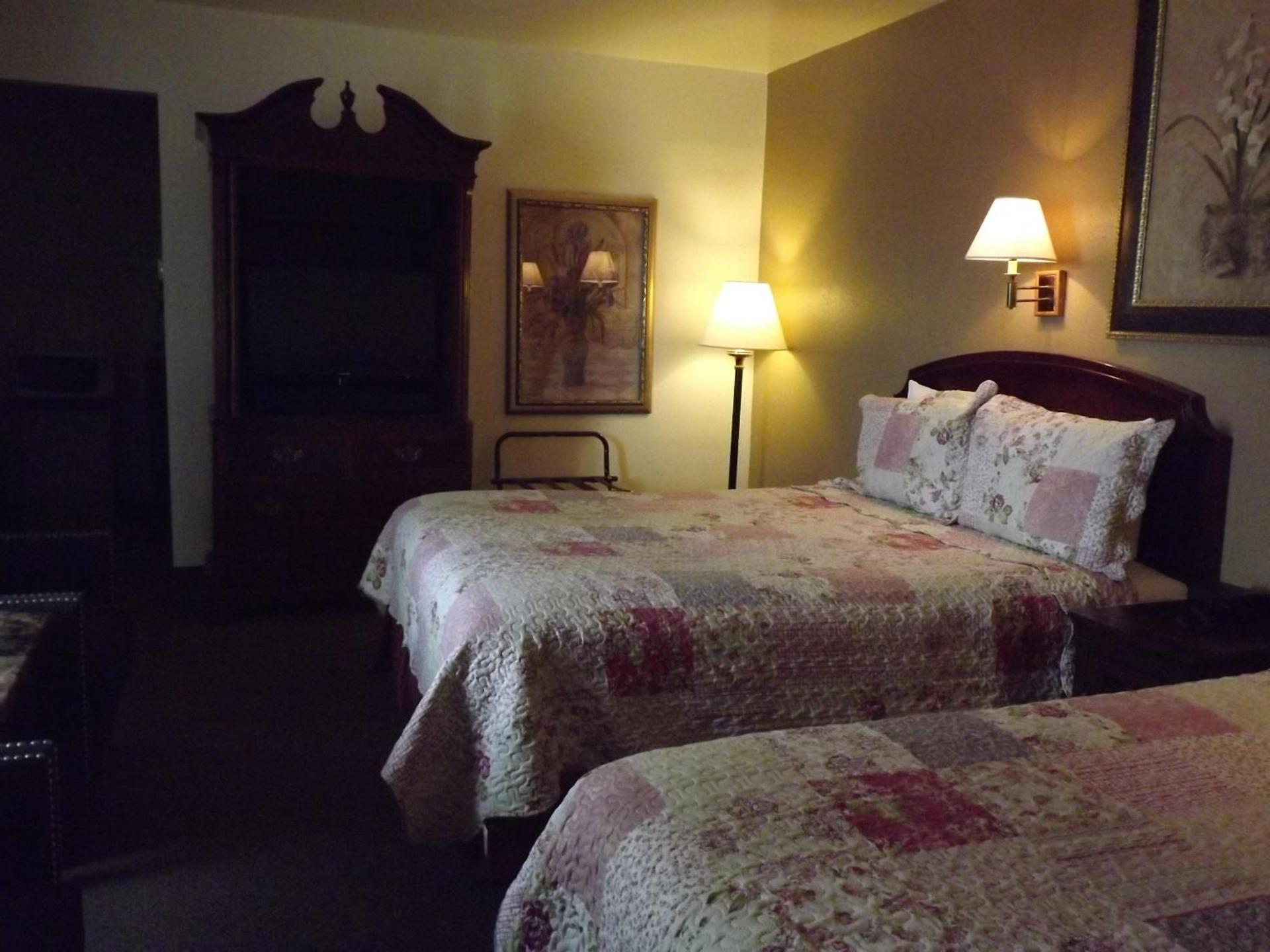 Crest Country Inn photo 83