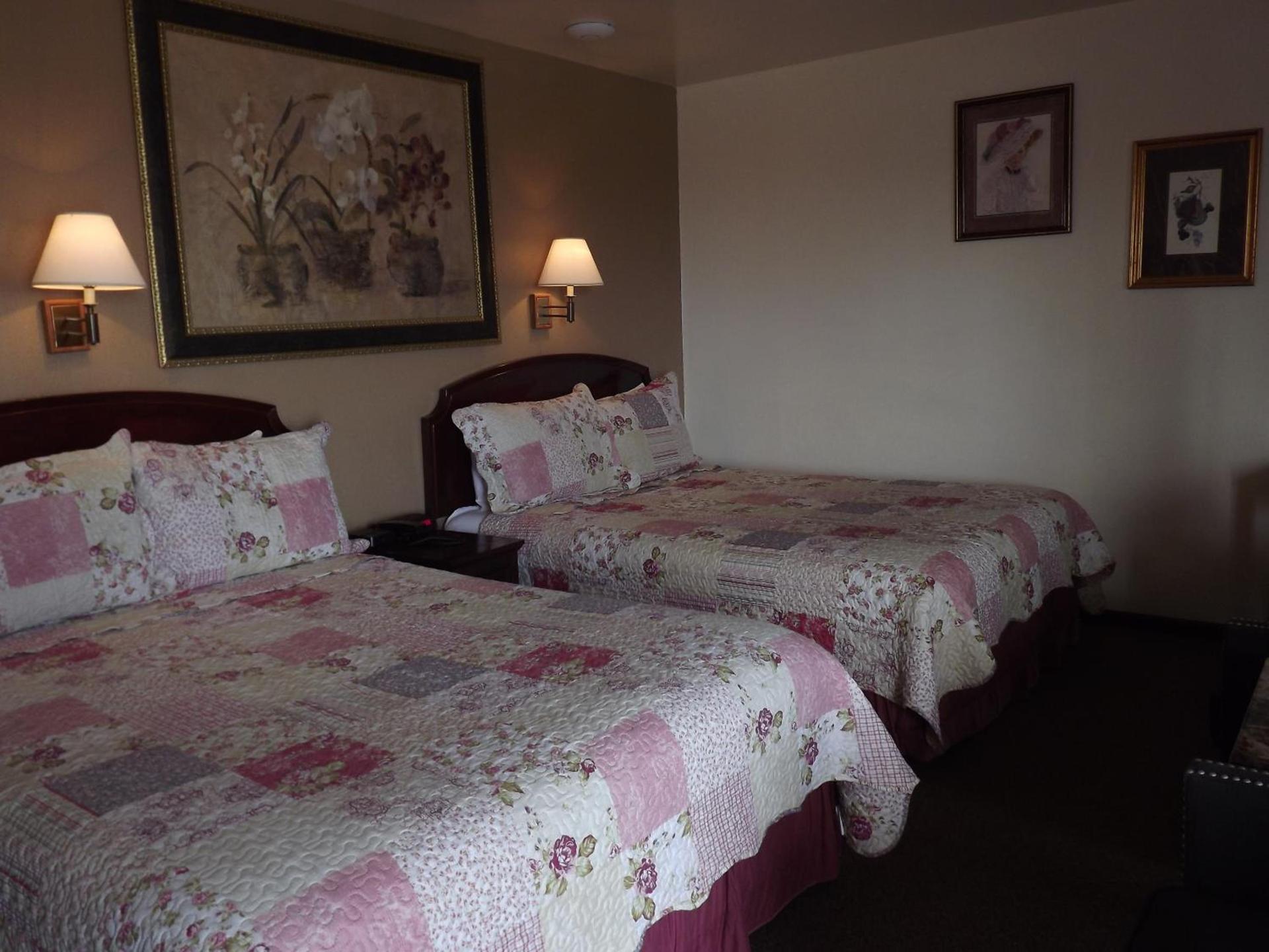 Crest Country Inn photo 82