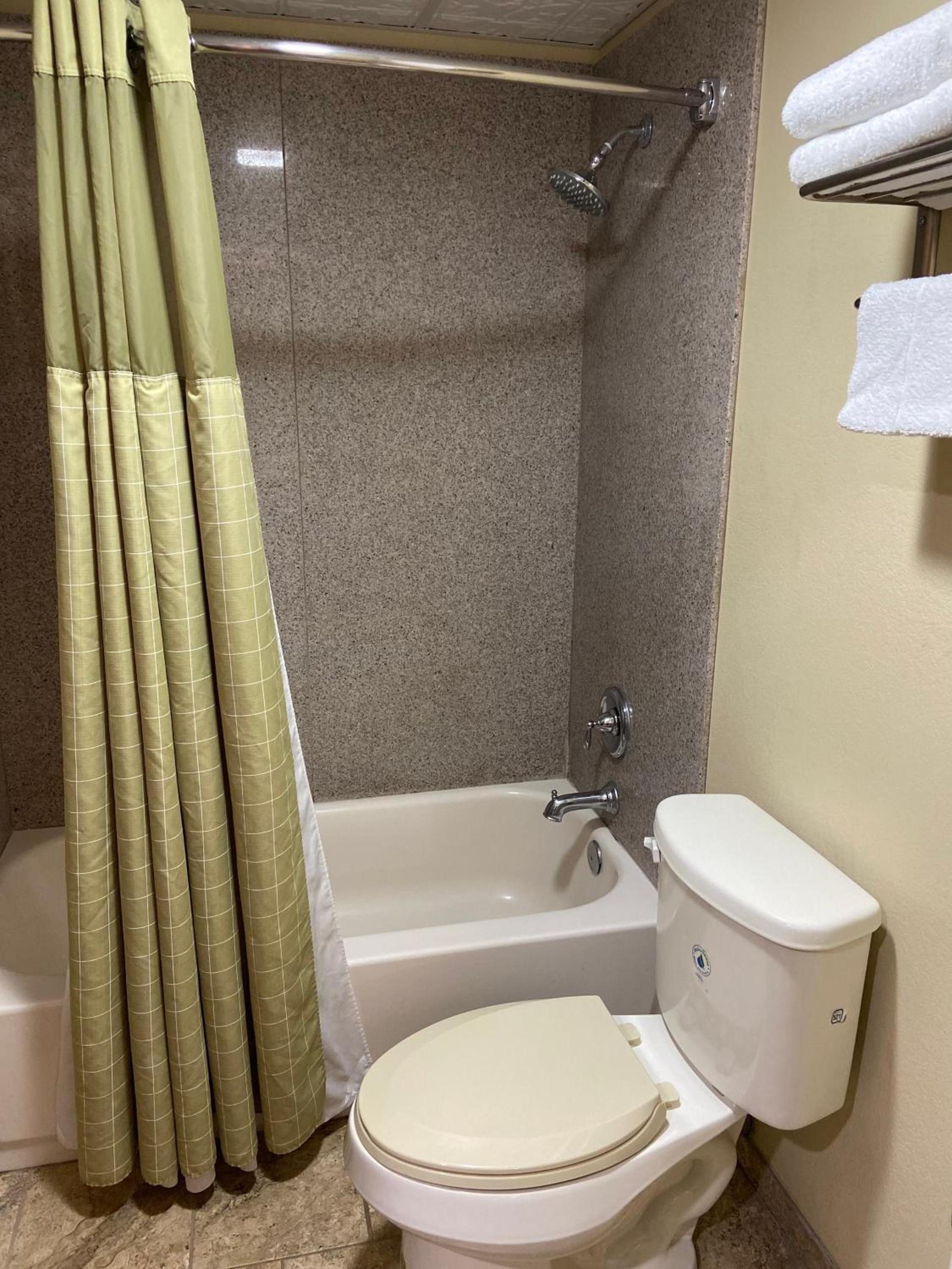Victorian Inn photo 32