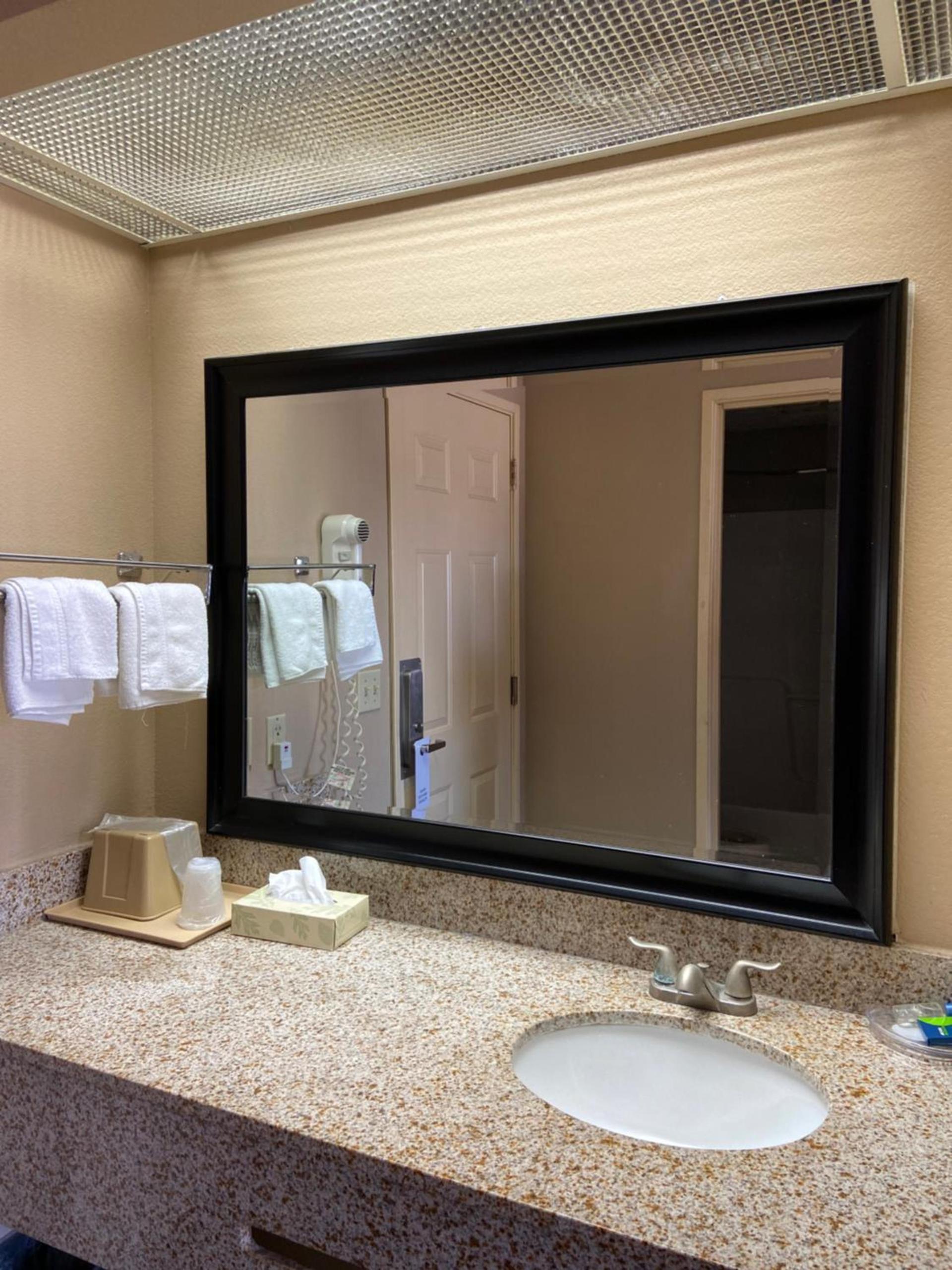Victorian Inn photo 19
