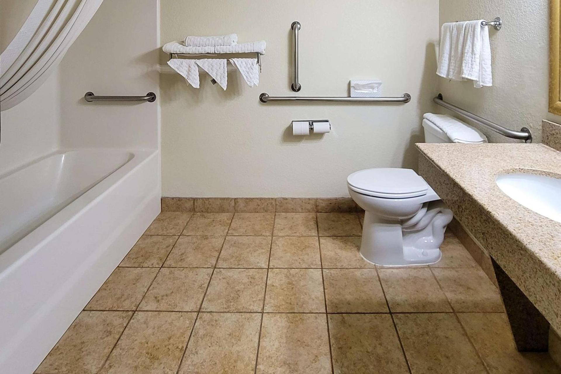 Comfort Inn & Suites Shakopee Downtown Area photo 8