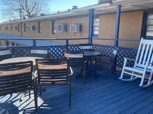 Andy Griffith Parkway Inn photo 12