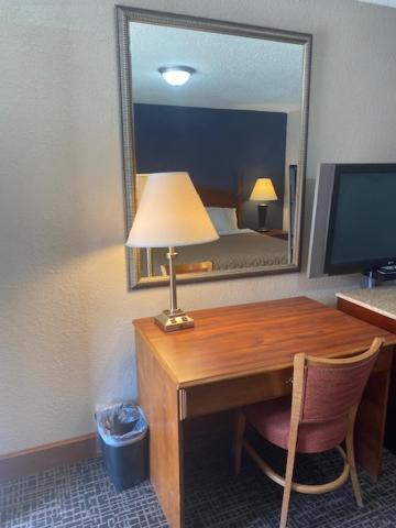 Andy Griffith Parkway Inn photo 25