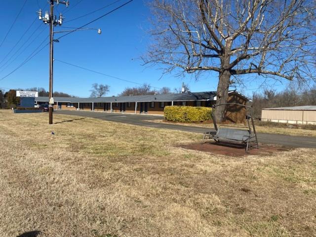 Andy Griffith Parkway Inn photo 11