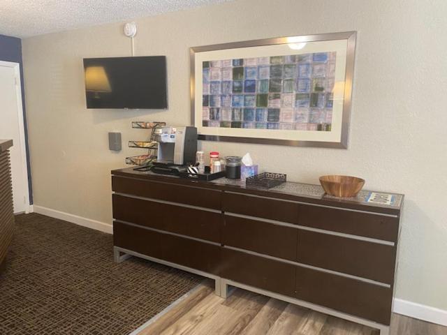 Andy Griffith Parkway Inn photo 40
