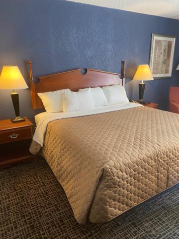 Andy Griffith Parkway Inn photo 24