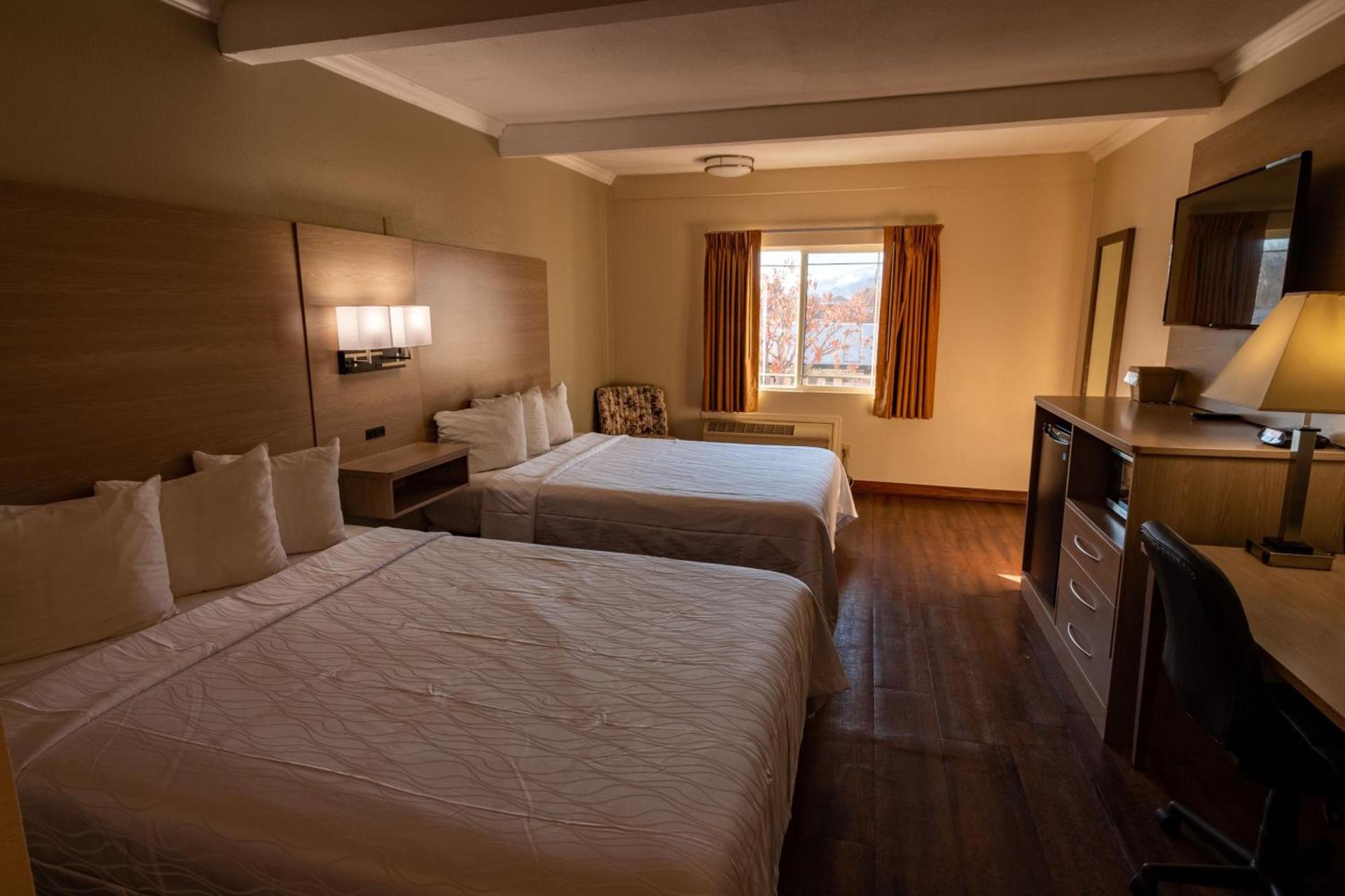 Quality Inn Bishop near Mammoth photo 28