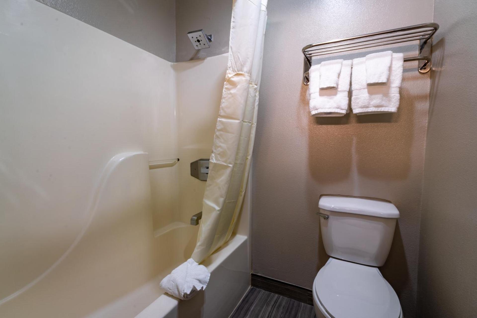 Quality Inn Bishop near Mammoth photo 30