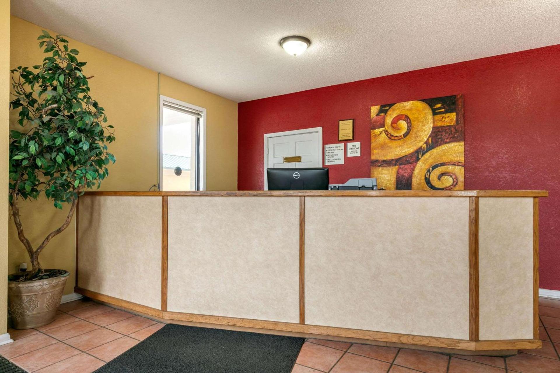 Econo Lodge Jonesboro photo 3