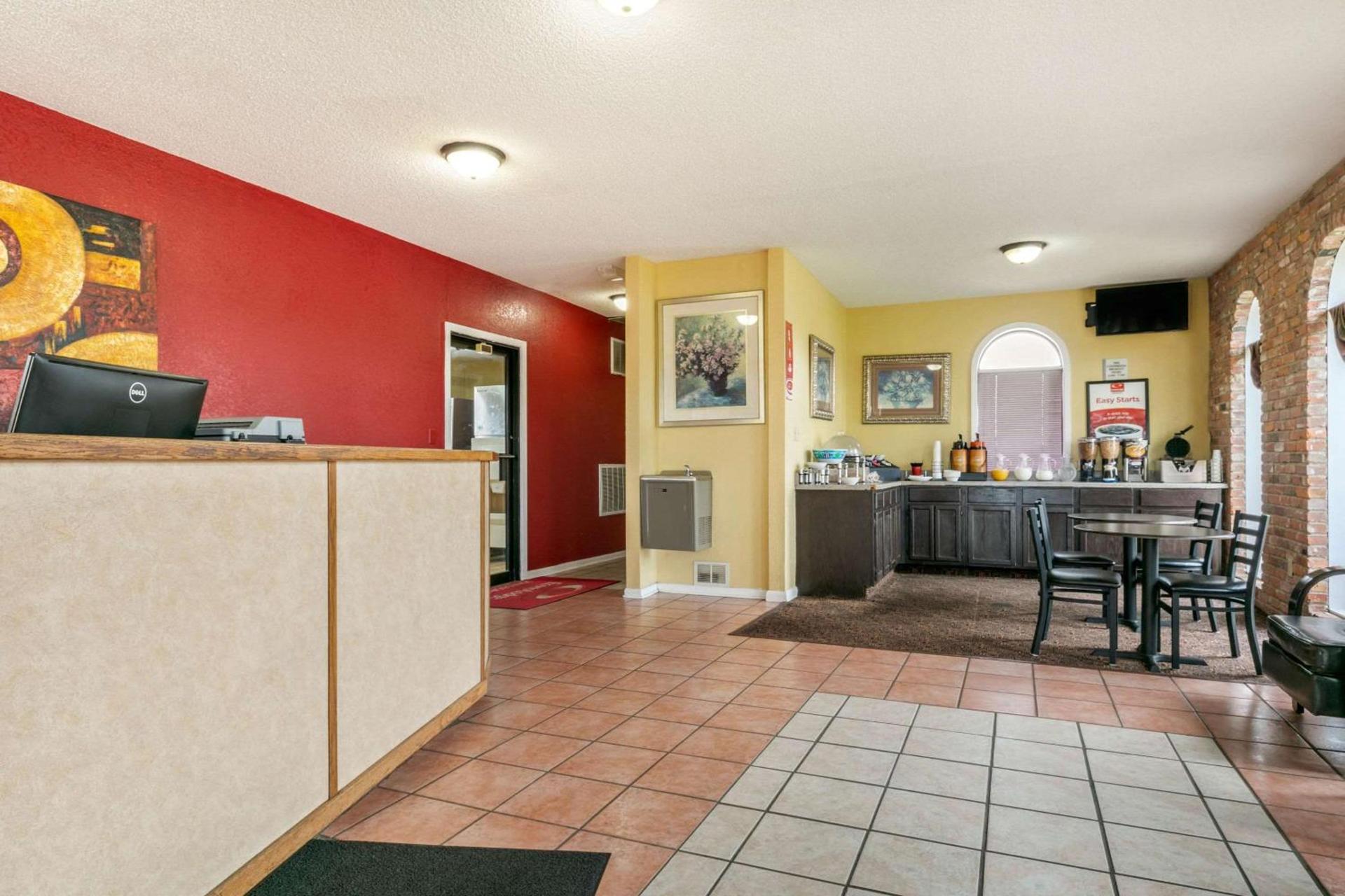 Econo Lodge Jonesboro photo 4