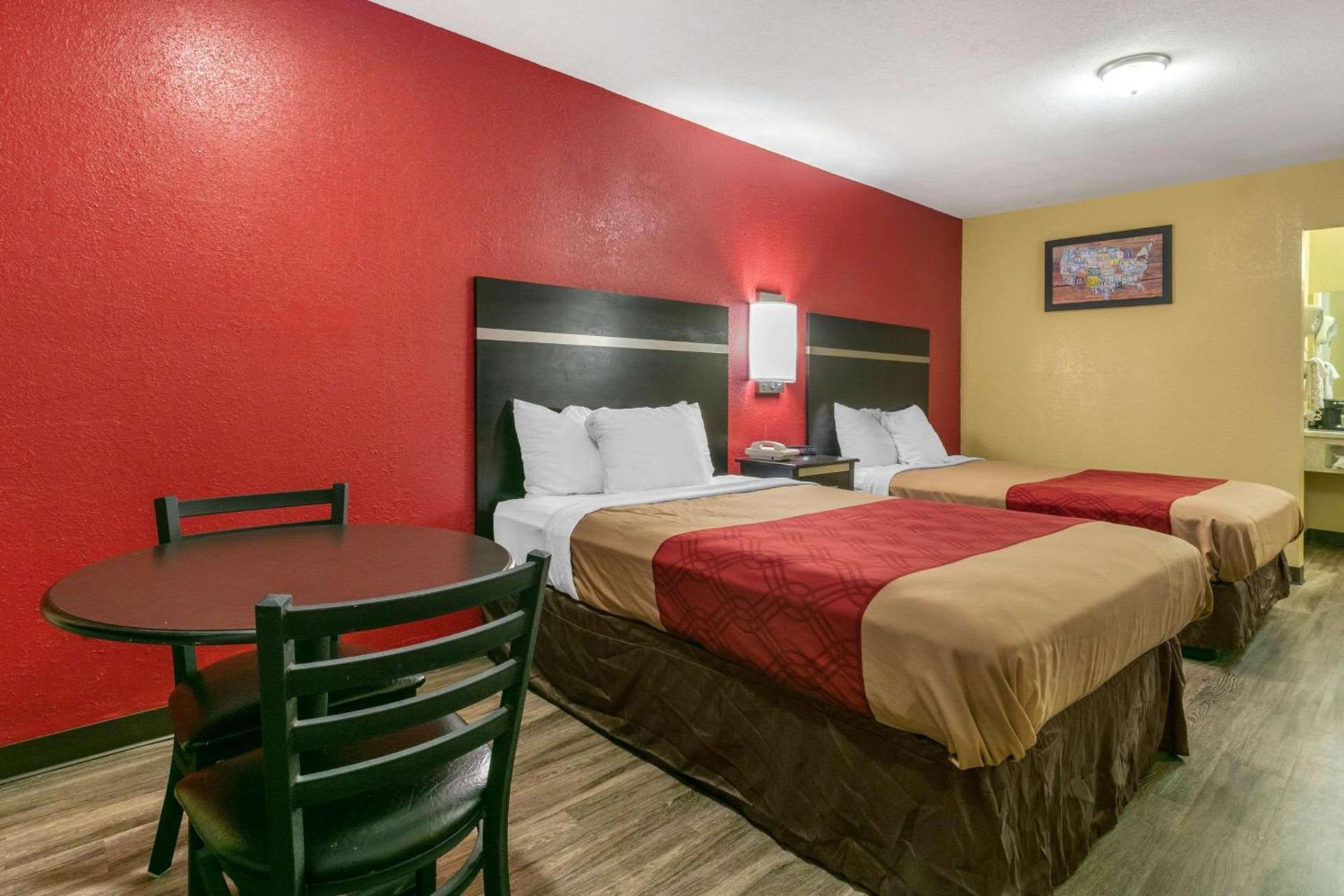 Econo Lodge Jonesboro photo 7