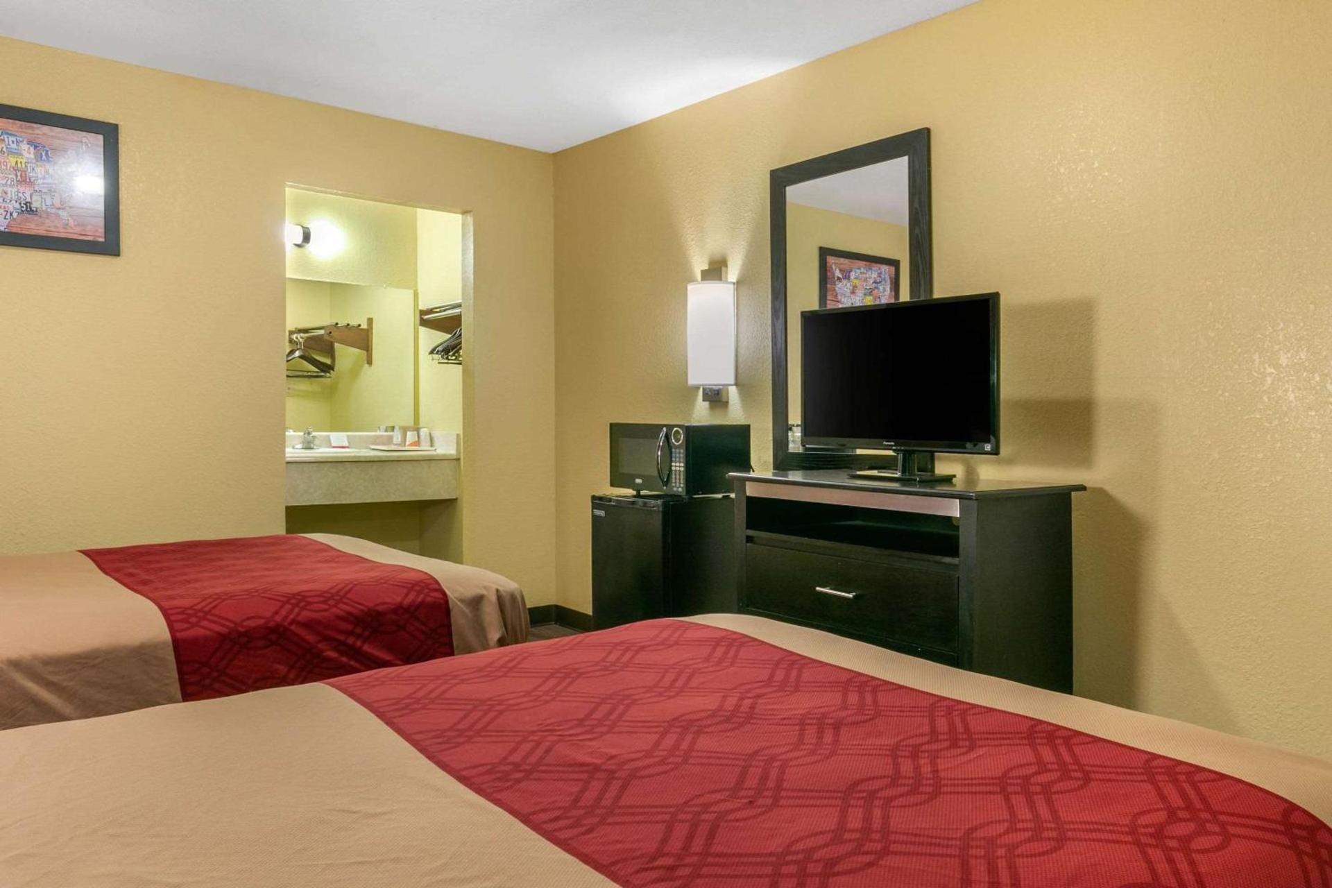 Econo Lodge Jonesboro photo 8