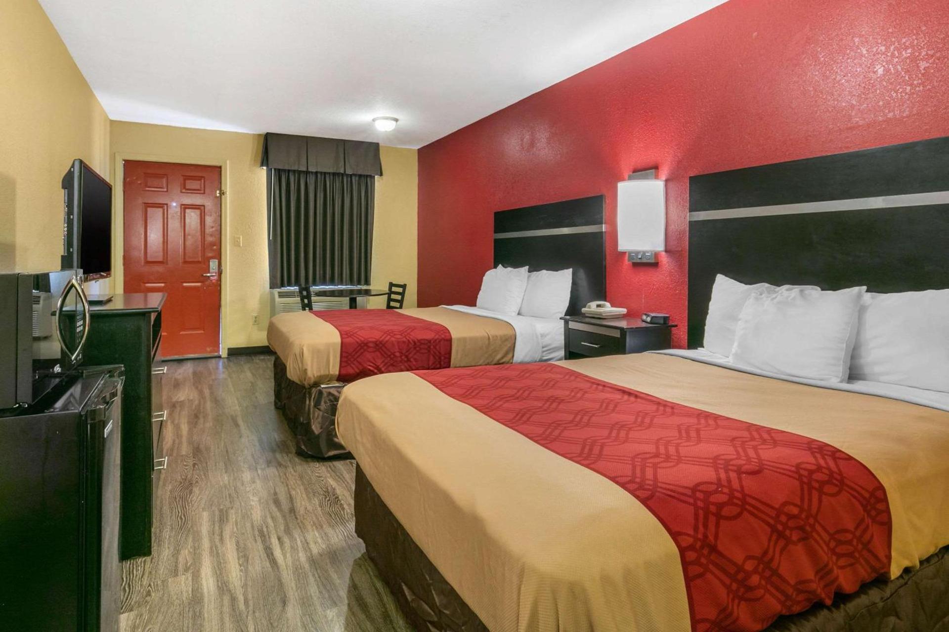 Econo Lodge Jonesboro photo 9