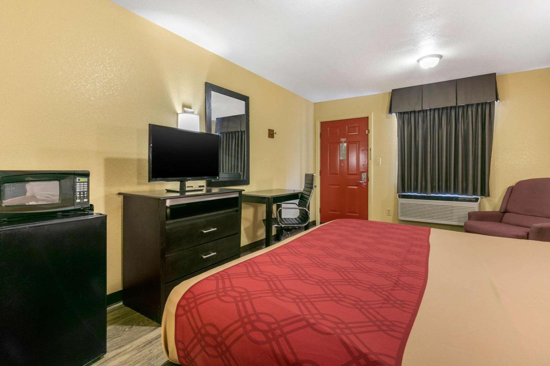 Econo Lodge Jonesboro photo 14