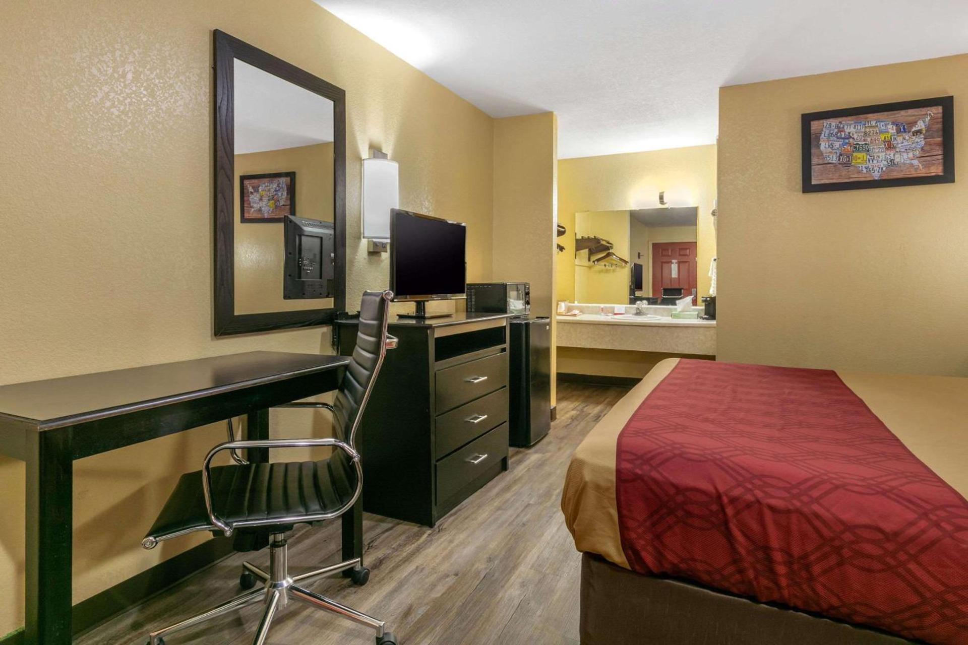 Econo Lodge Jonesboro photo 16