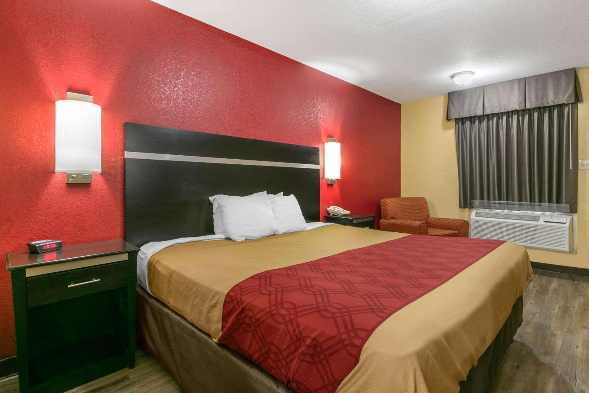 Econo Lodge Jonesboro photo 17