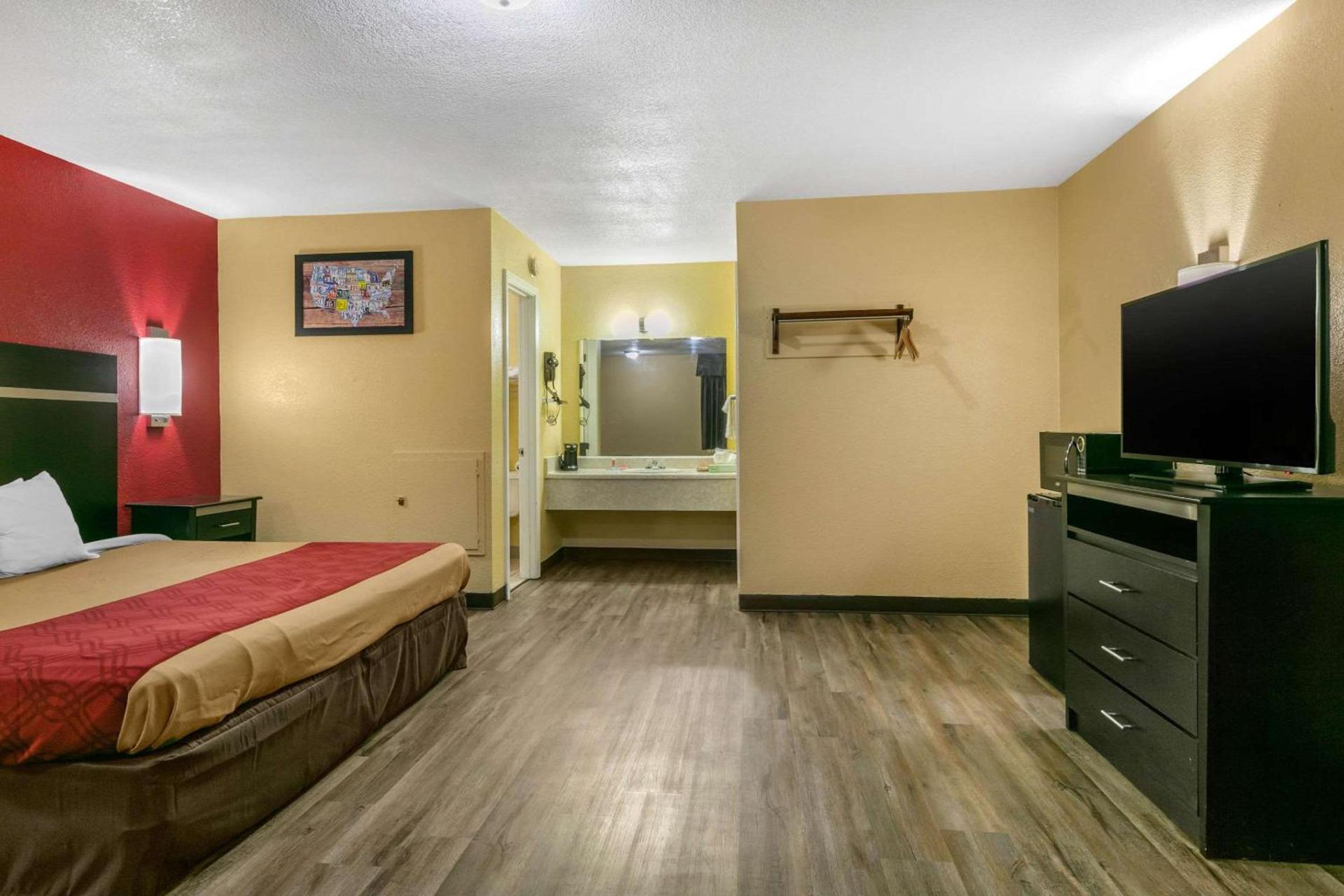 Econo Lodge Jonesboro photo 20