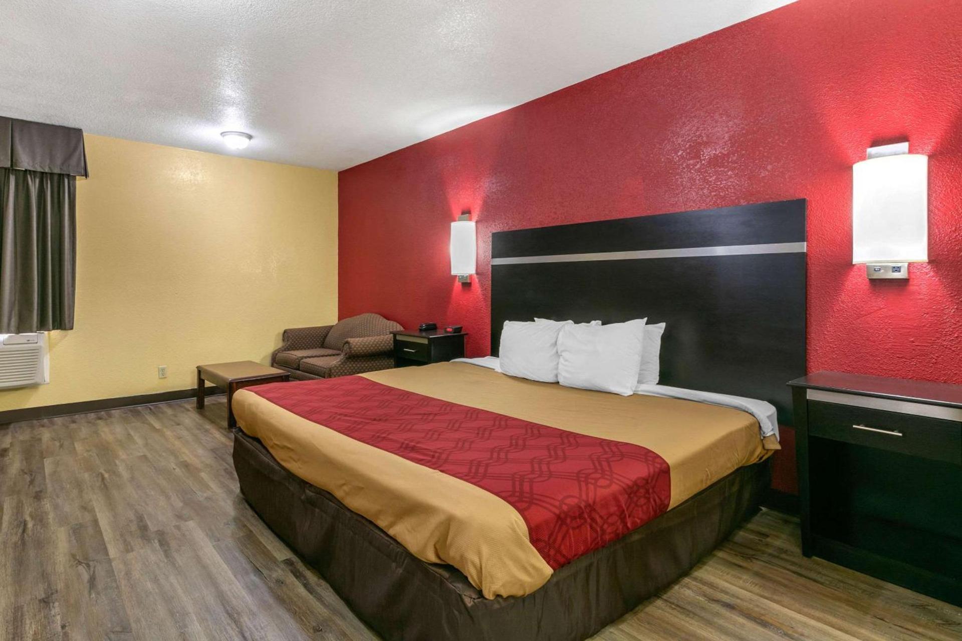 Econo Lodge Jonesboro photo 22