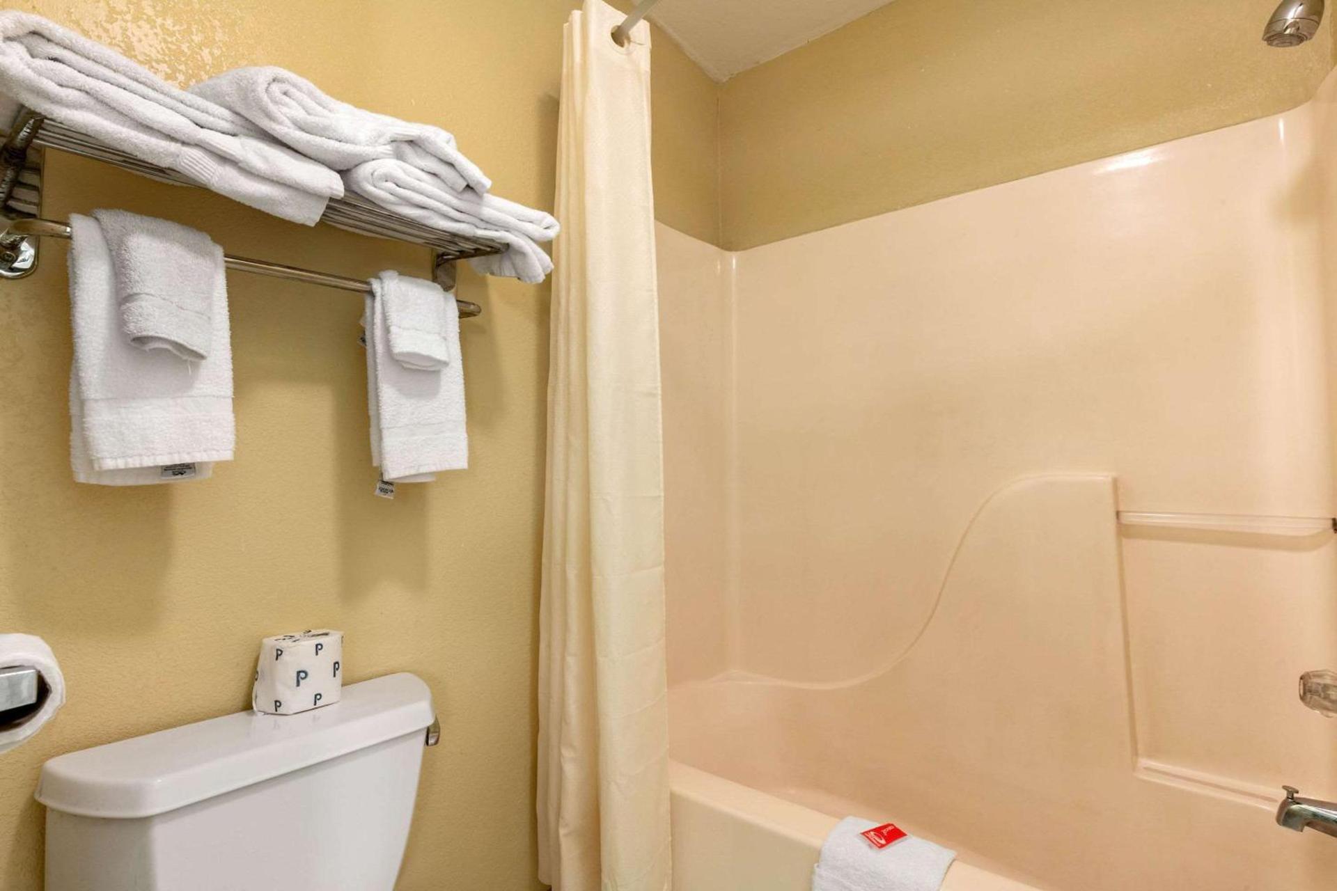 Econo Lodge Jonesboro photo 25
