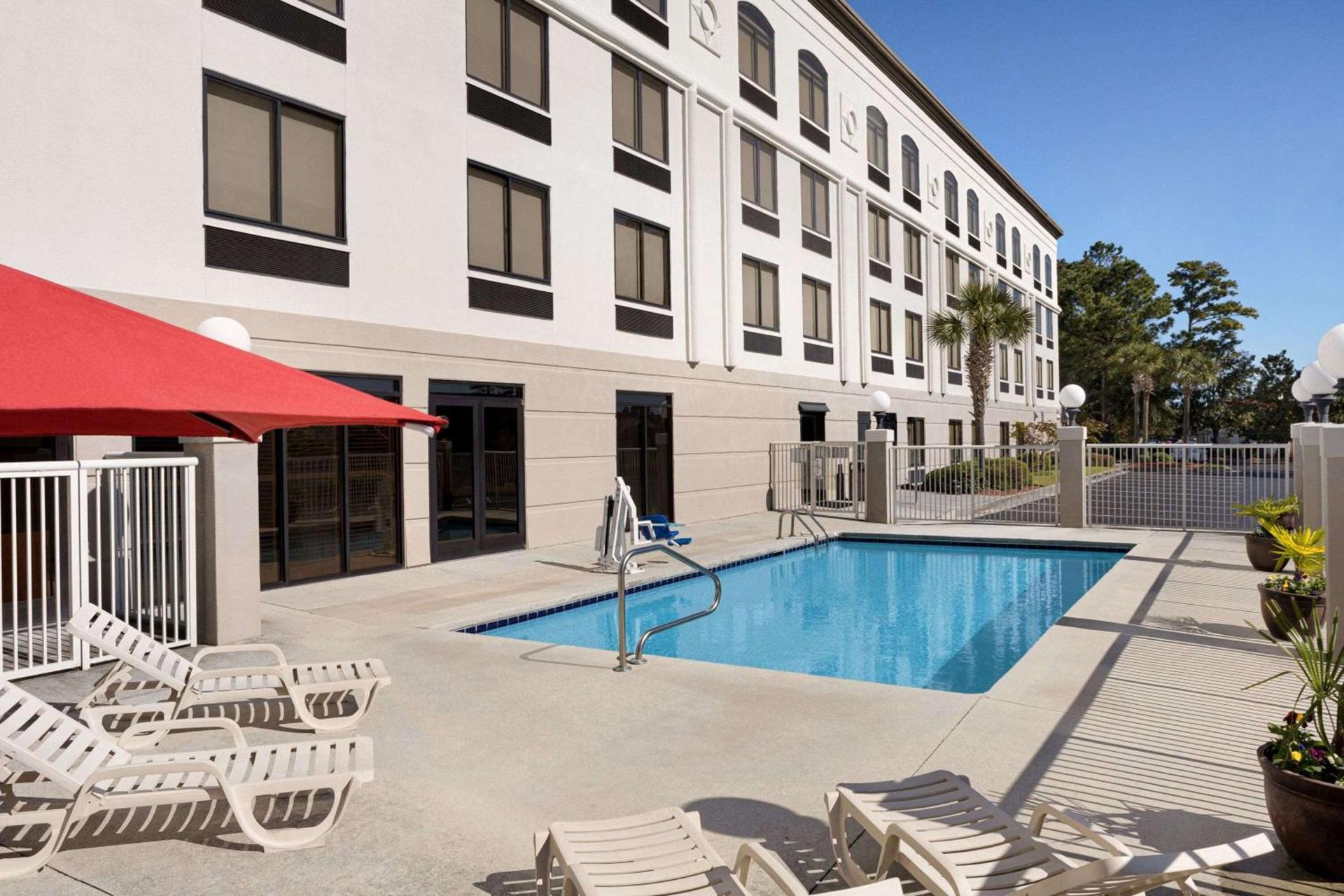 Wingate by Wyndham Wilmington photo 9