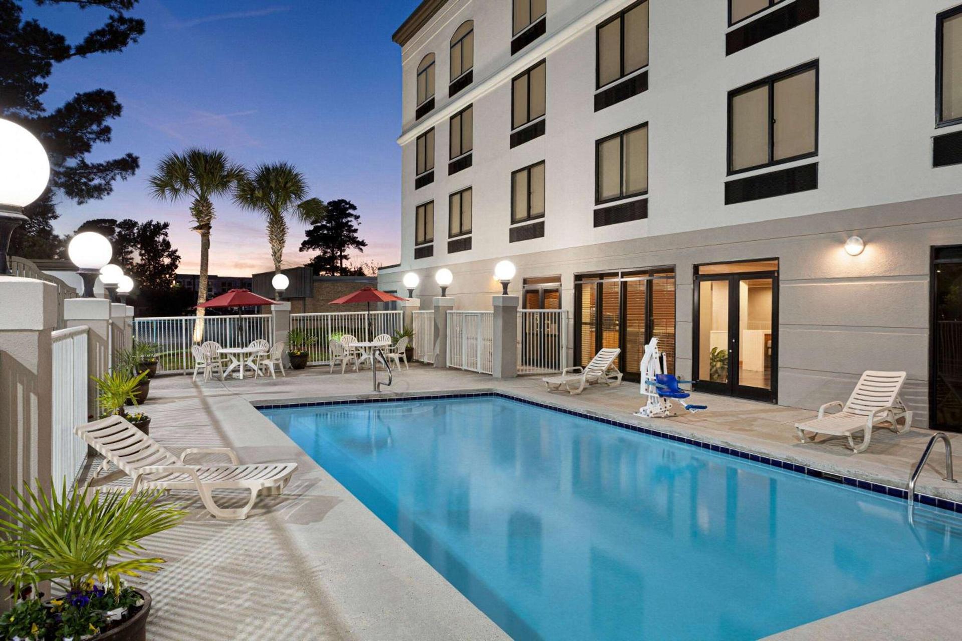 Wingate by Wyndham Wilmington photo 10