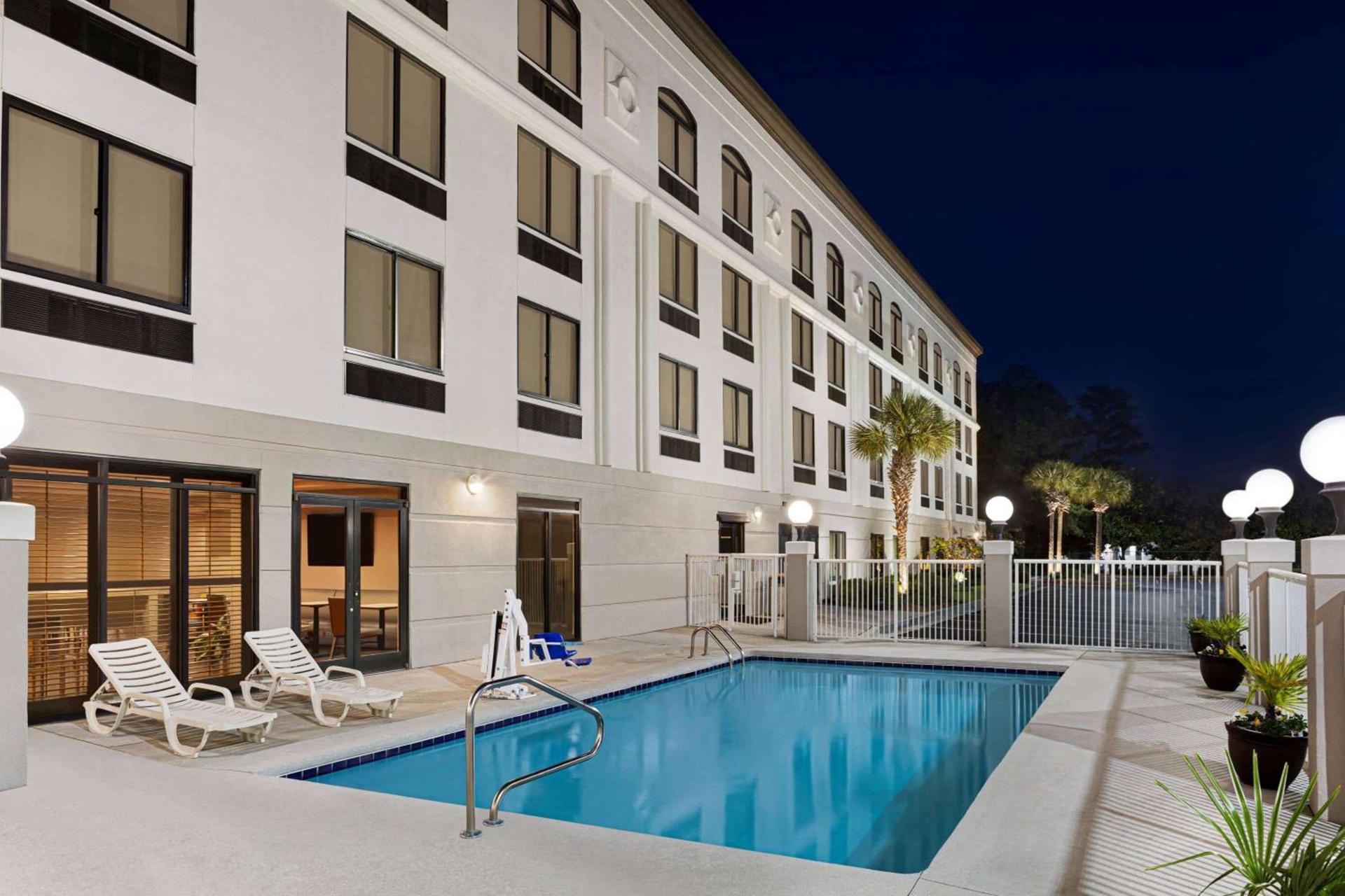 Wingate by Wyndham Wilmington photo 11
