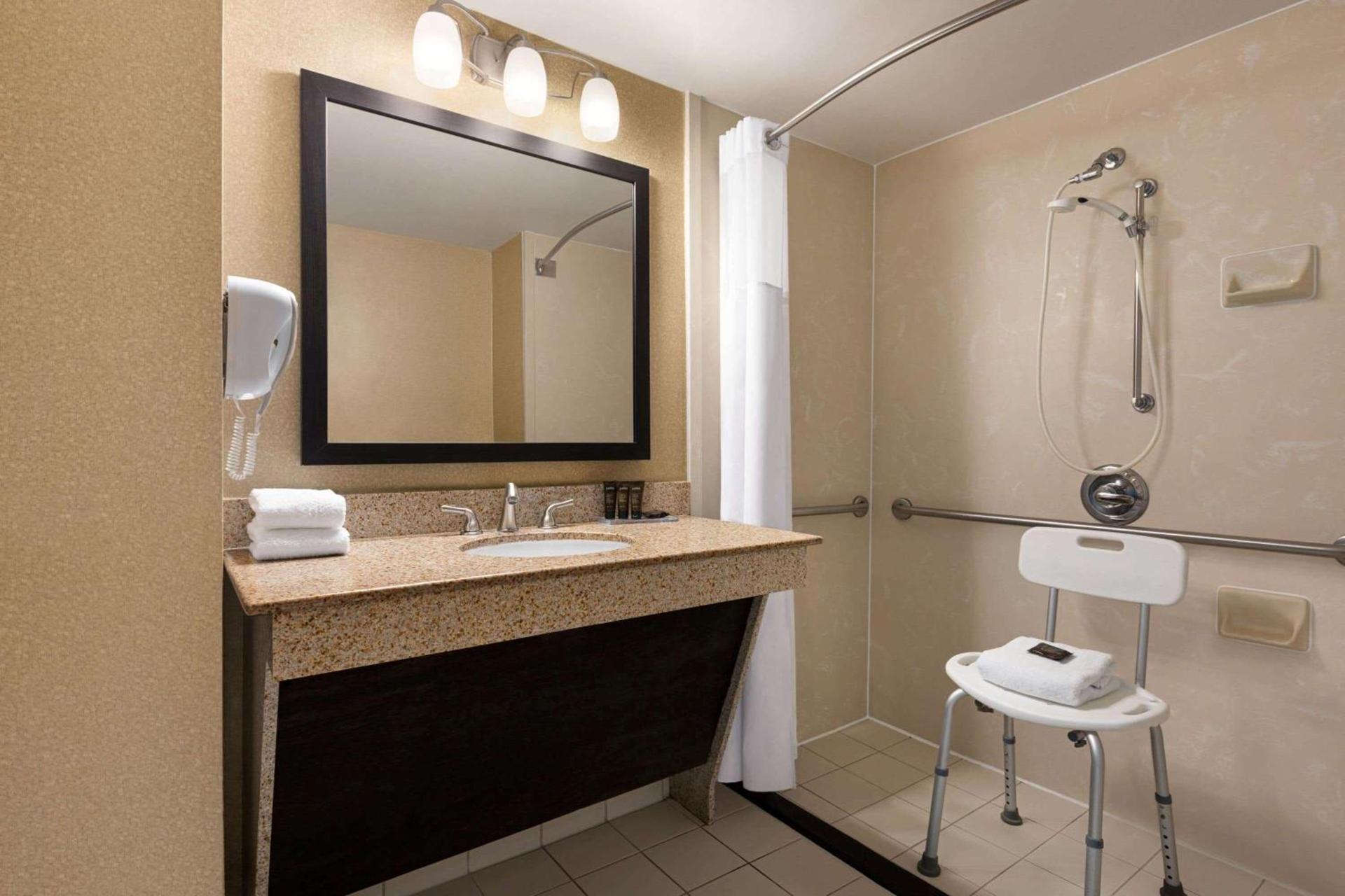 Wingate by Wyndham Wilmington photo 14