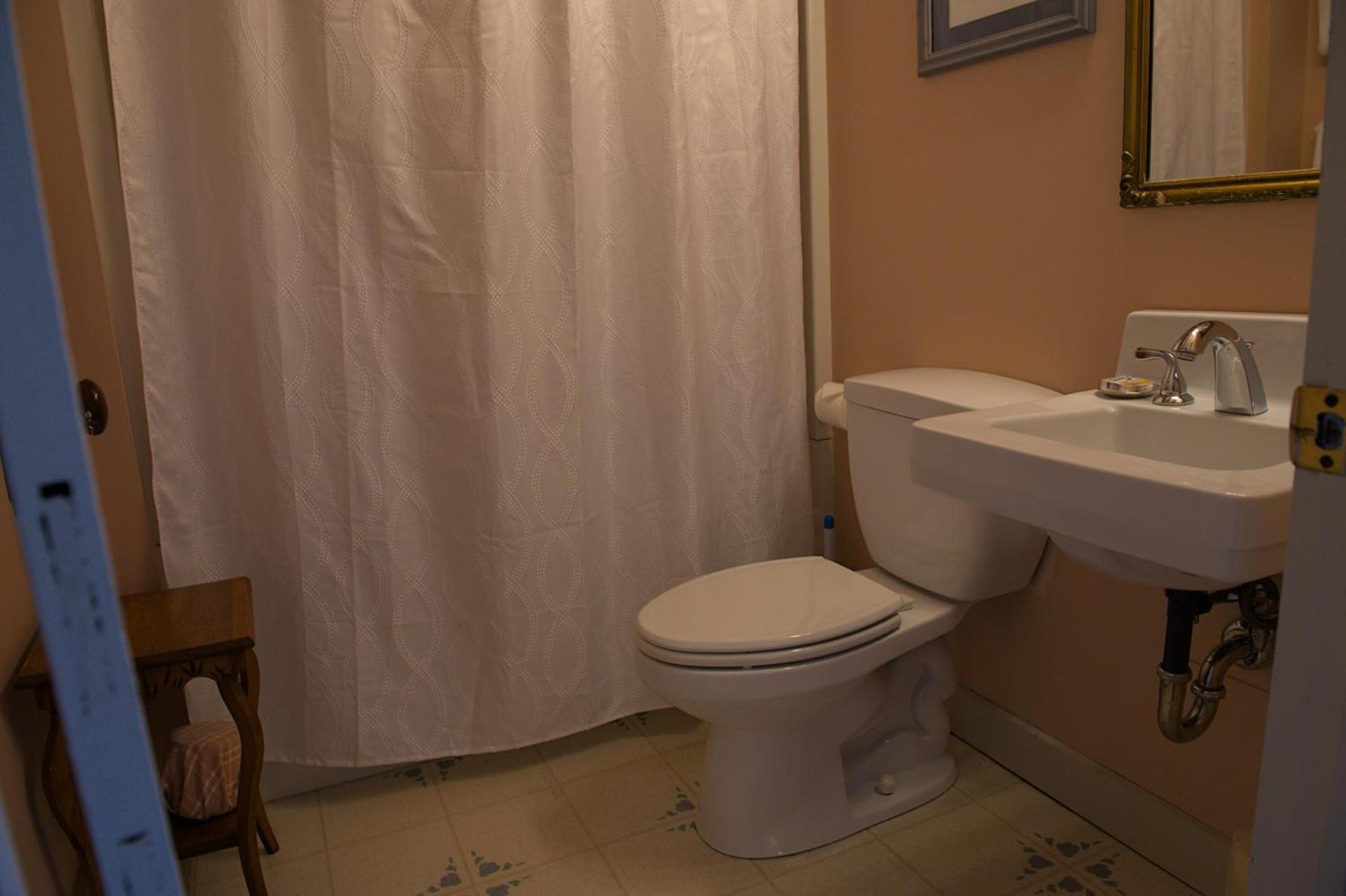 Shoreham Inn Bed & Breakfast photo 53