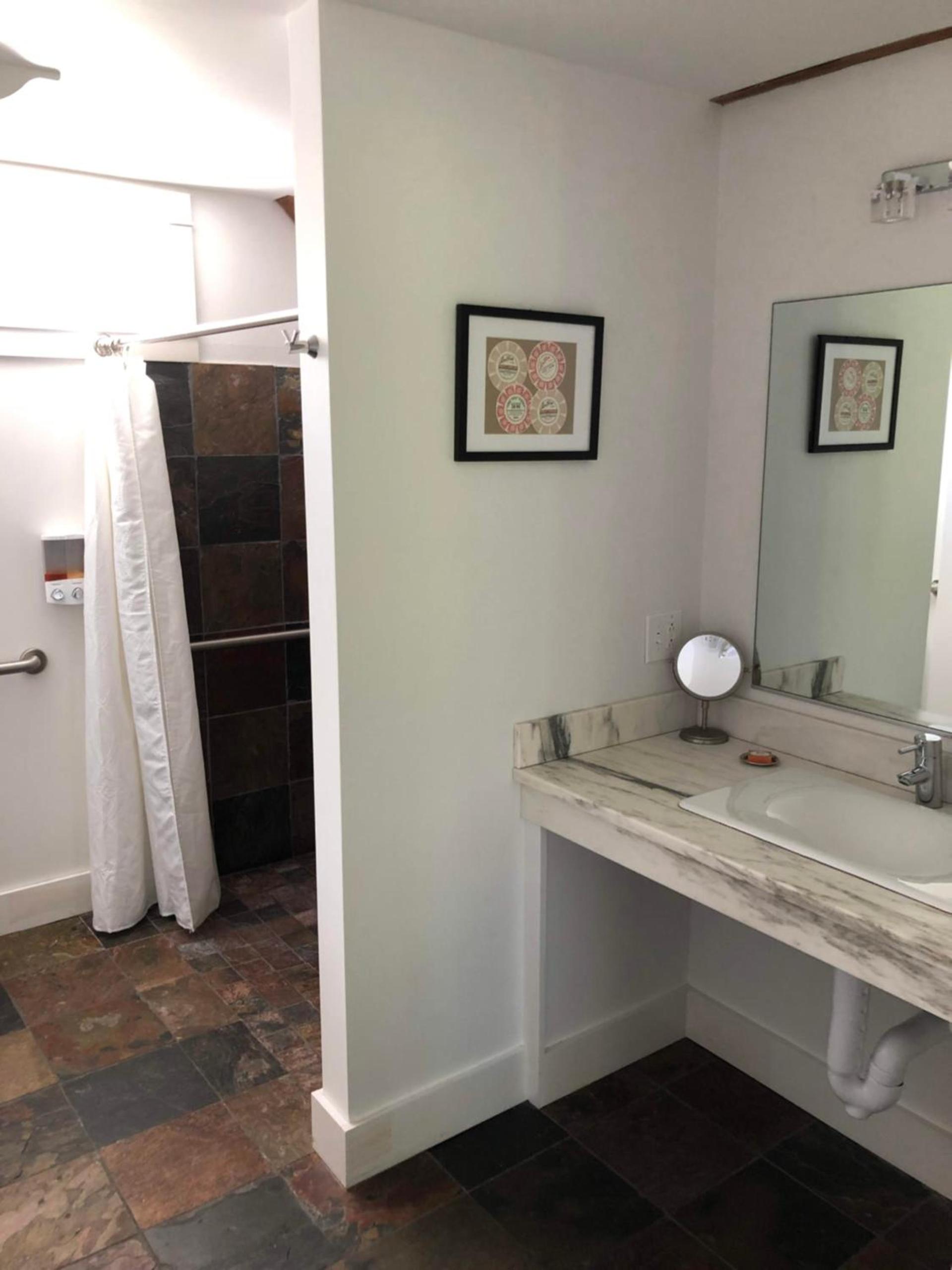 Shoreham Inn Bed & Breakfast photo 57
