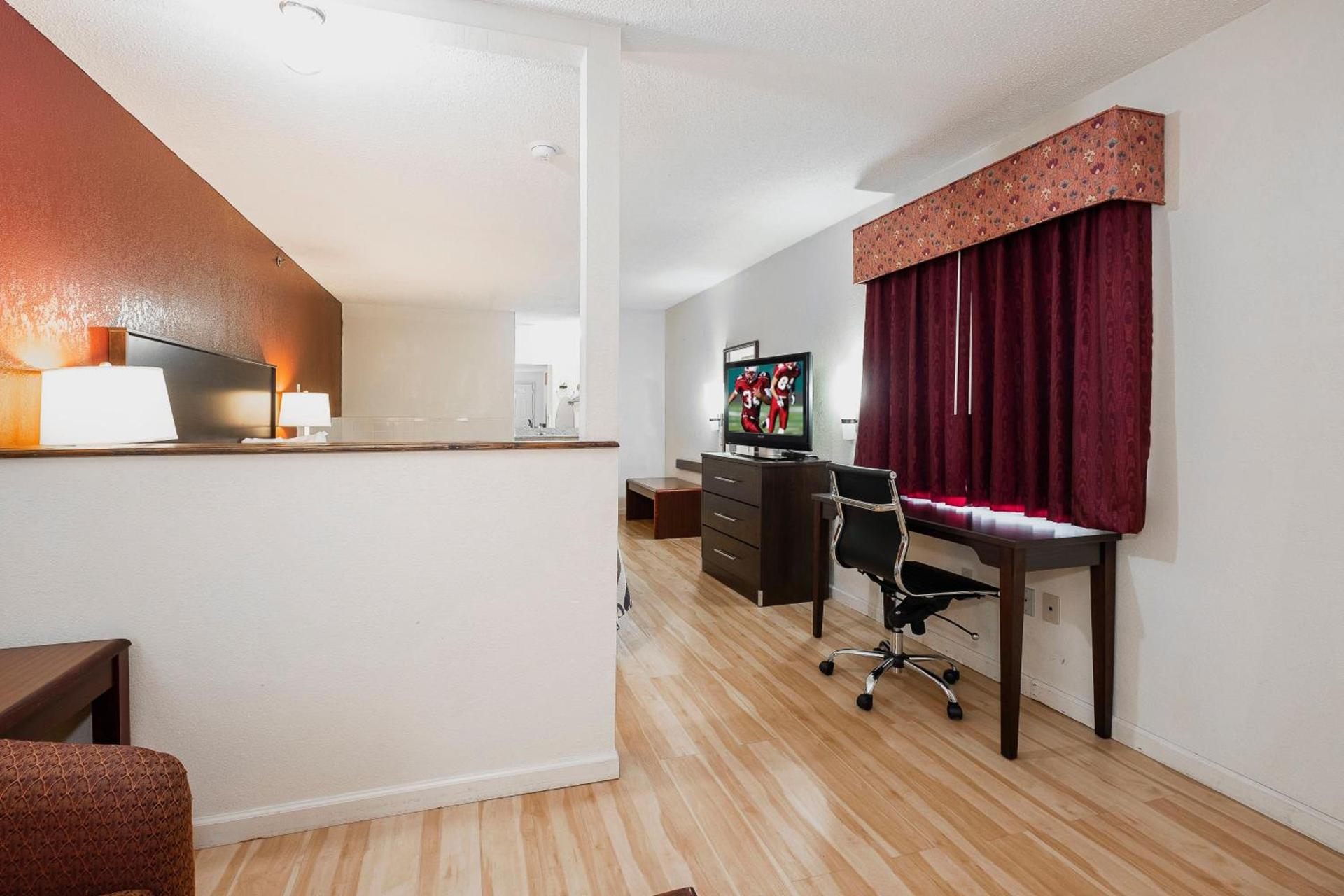 Red Roof Inn & Suites Rome photo 18
