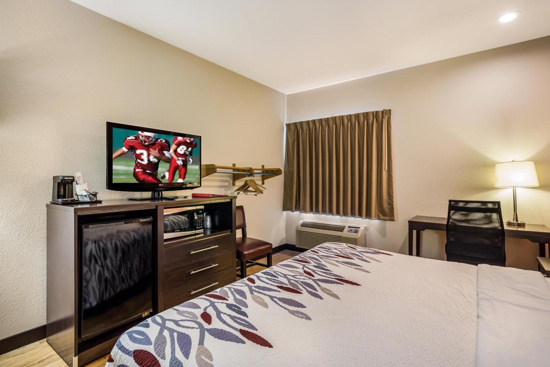 Red Roof Inn St Louis - Troy, IL photo 16