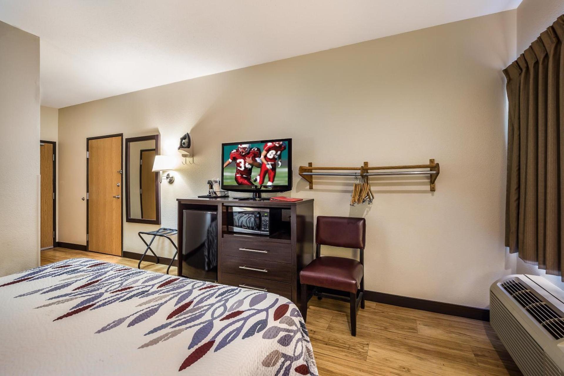 Red Roof Inn St Louis - Troy, IL photo 19