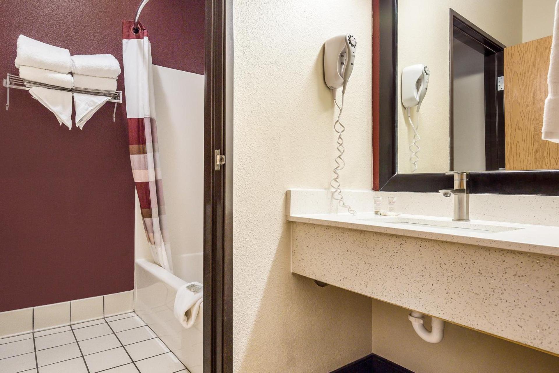 Red Roof Inn St Louis - Troy, IL photo 27