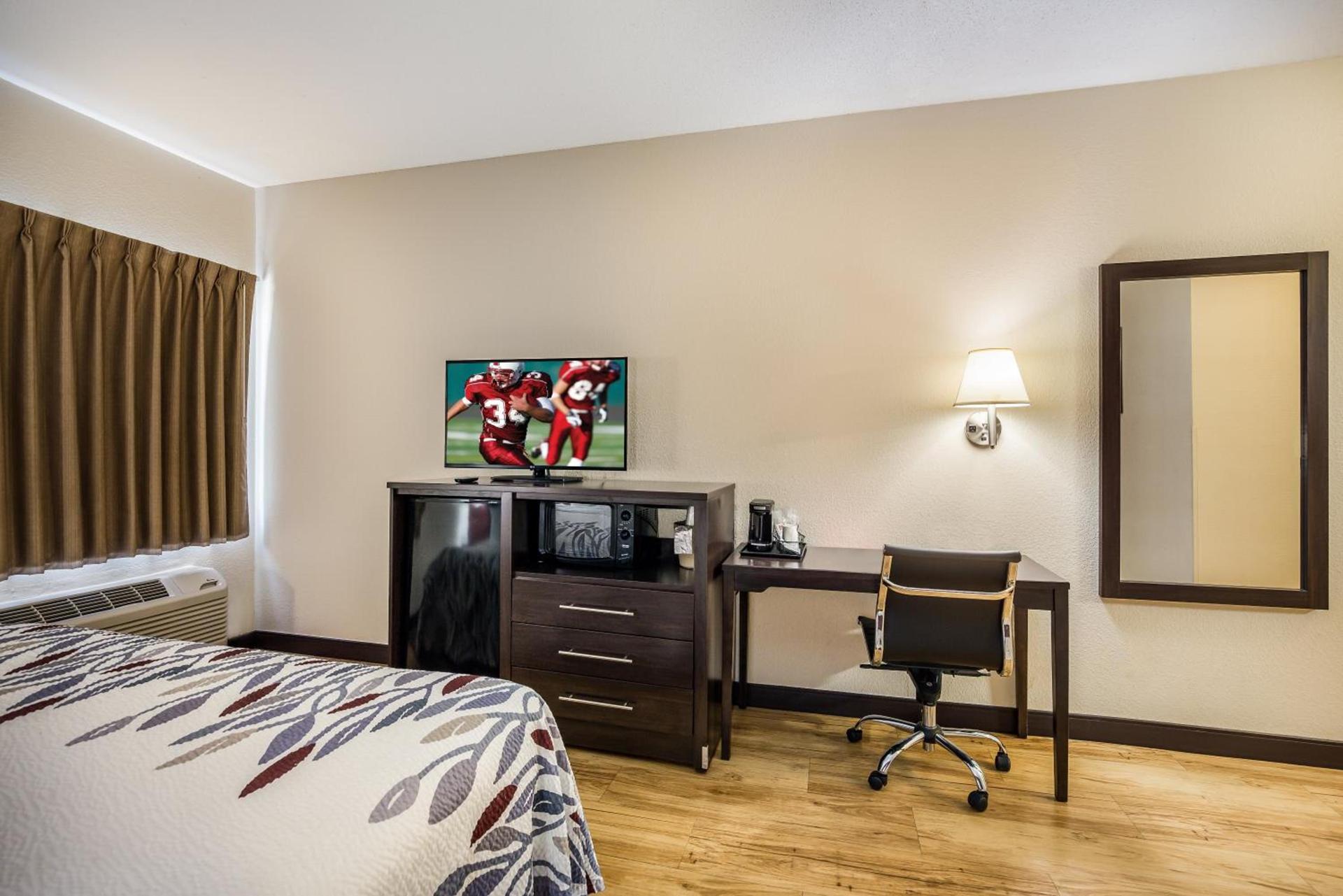 Red Roof Inn St Louis - Troy, IL photo 28