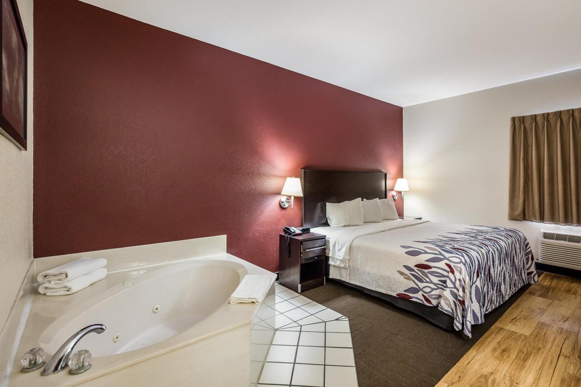 Red Roof Inn St Louis - Troy, IL photo 30