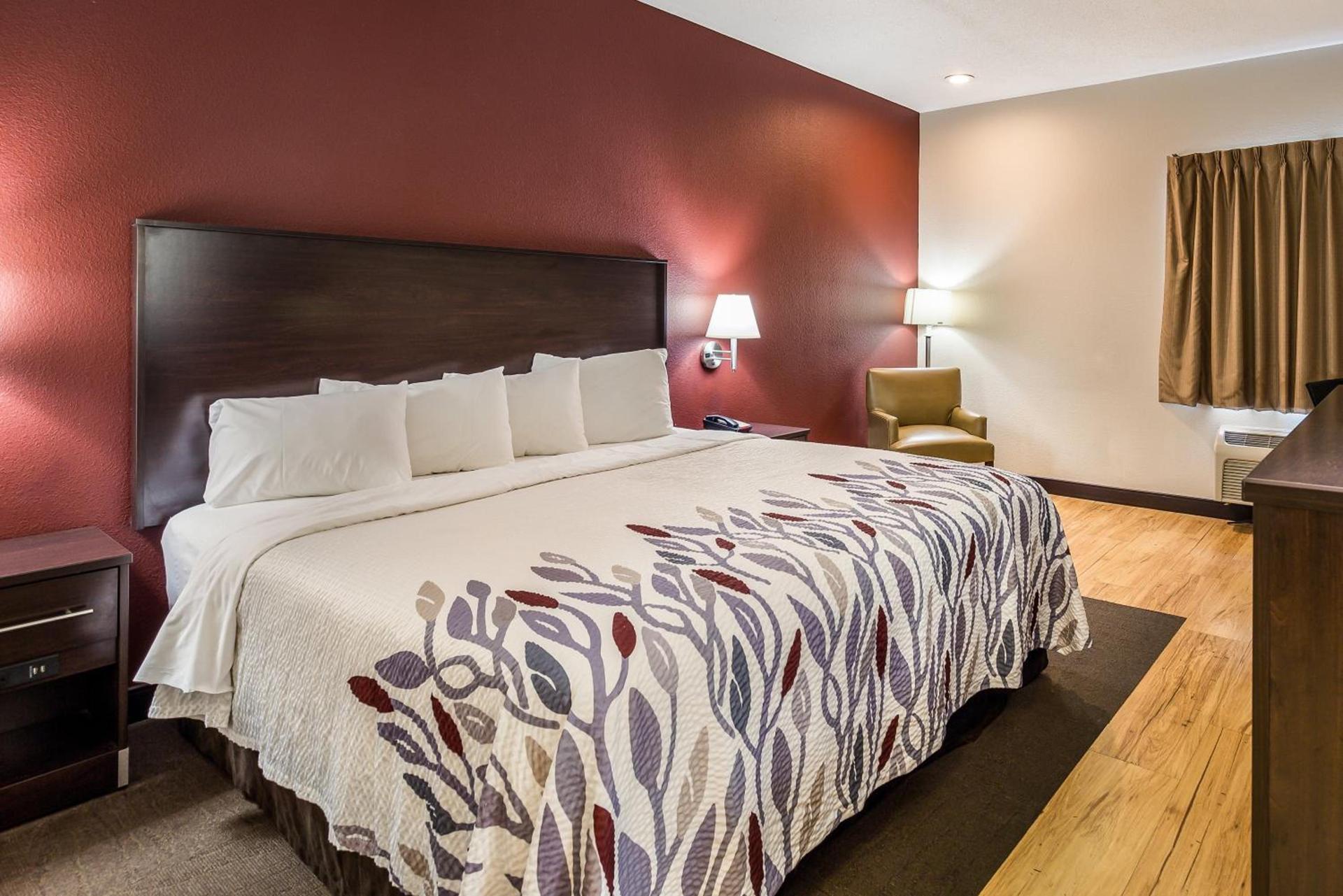 Red Roof Inn St Louis - Troy, IL photo 31