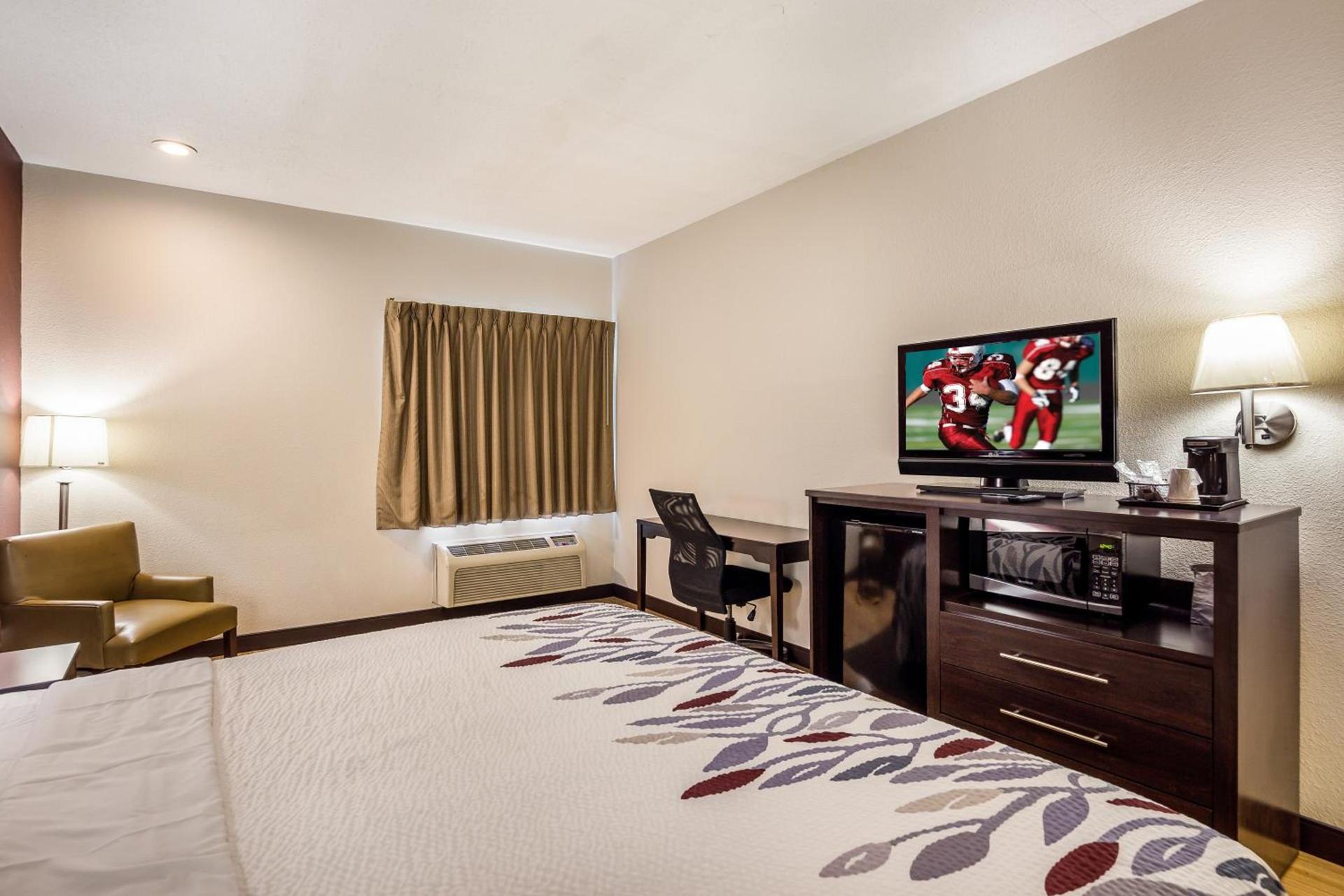 Red Roof Inn St Louis - Troy, IL photo 33