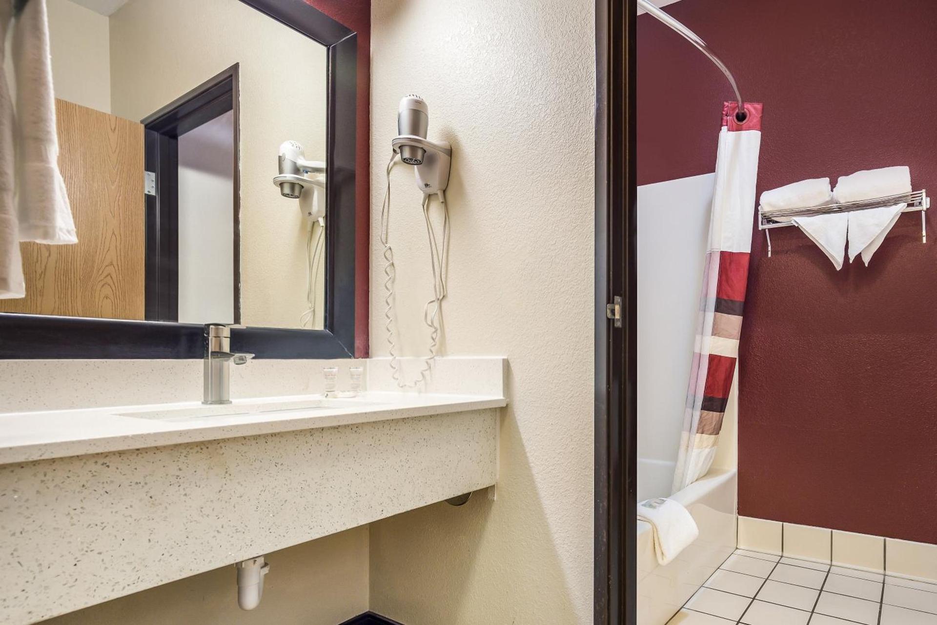 Red Roof Inn St Louis - Troy, IL photo 35