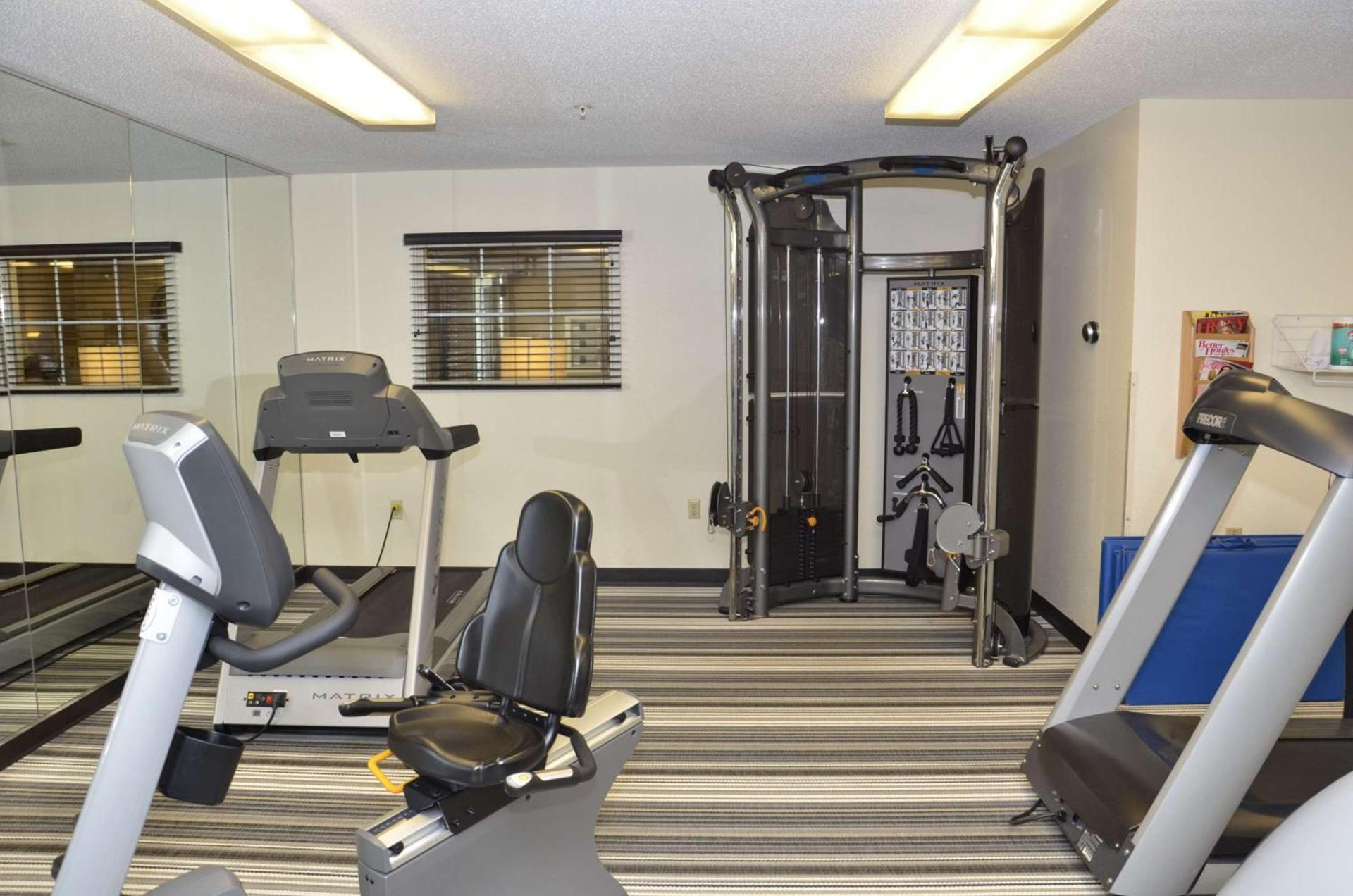 Sonesta Simply Suites Detroit Warren photo 21