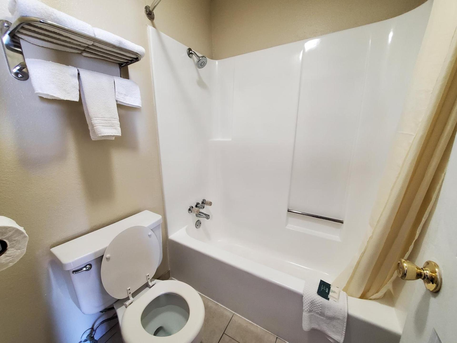 Relax Inn Henryetta photo 10