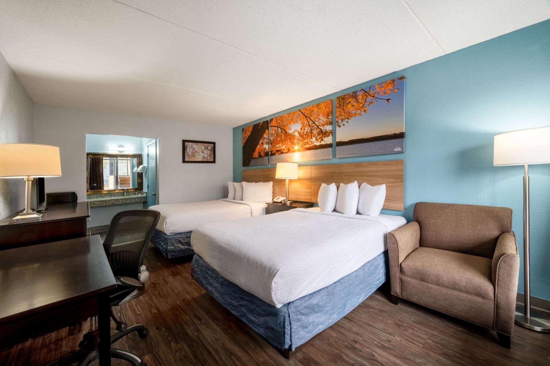 Days Inn by Wyndham Perrysburg Toledo photo 16