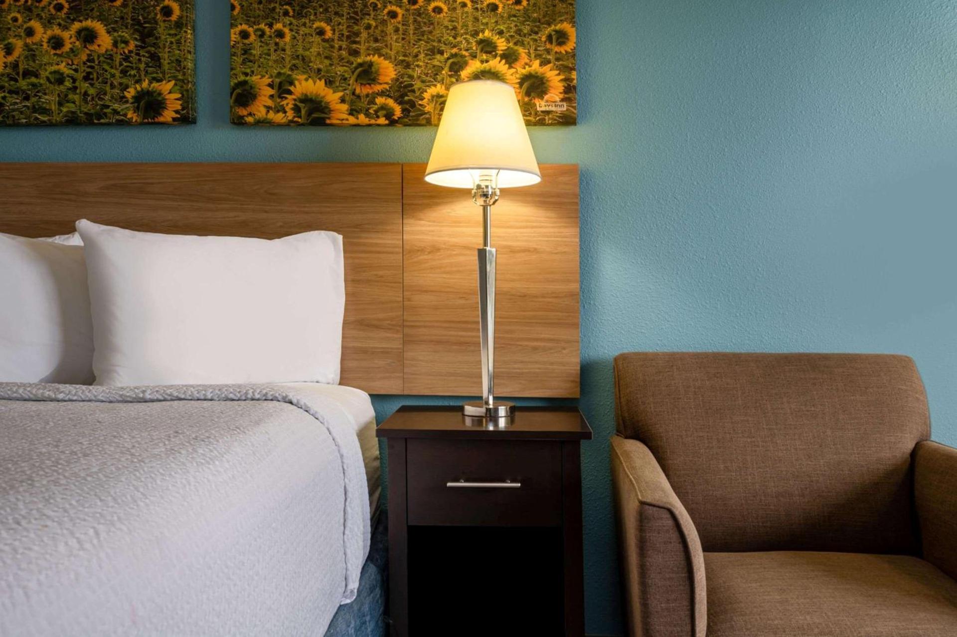 Days Inn by Wyndham Perrysburg Toledo photo 20