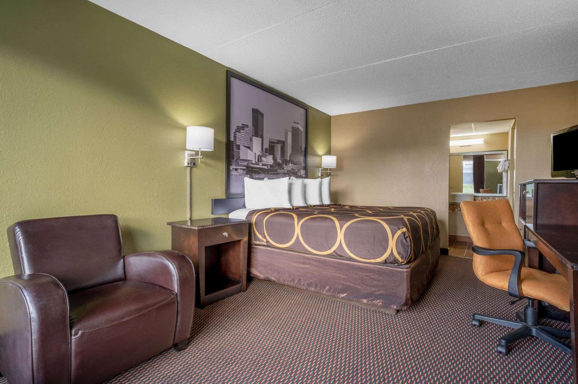 Super 8 by Wyndham Perrysburg-Toledo photo 6